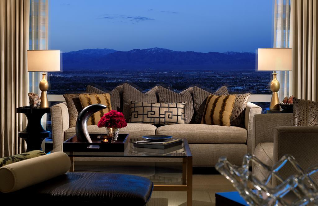 One-Bedroom Penthouse City View