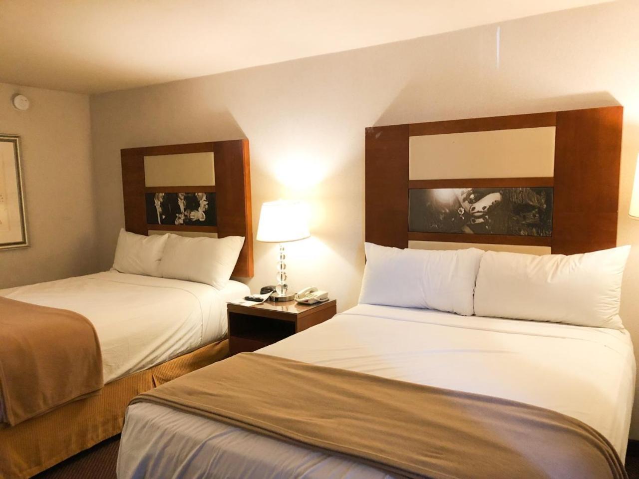 Deluxe Queen Room
