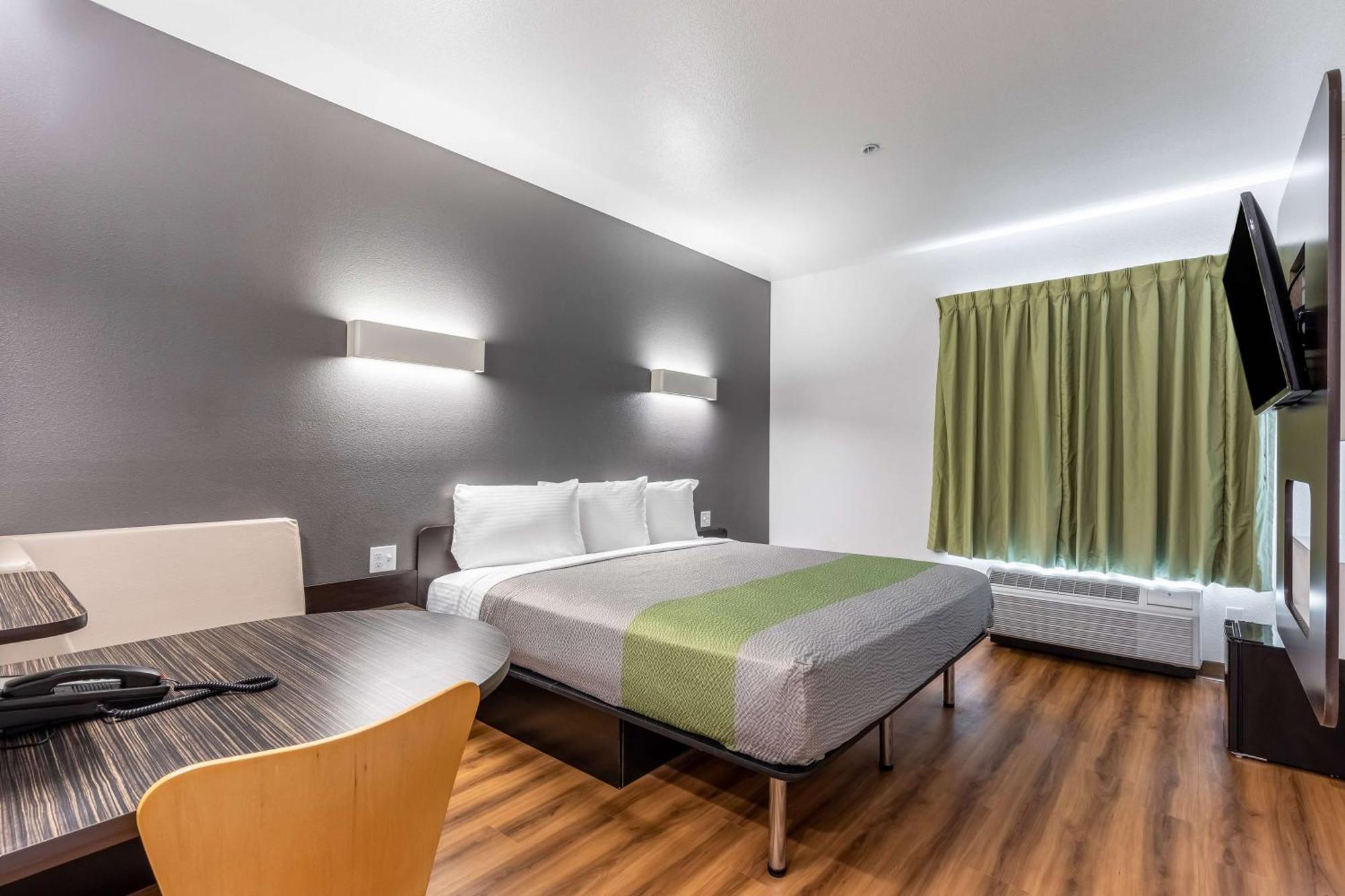 1 KING BED | MINI FRIDGE | NON-SMOKING |