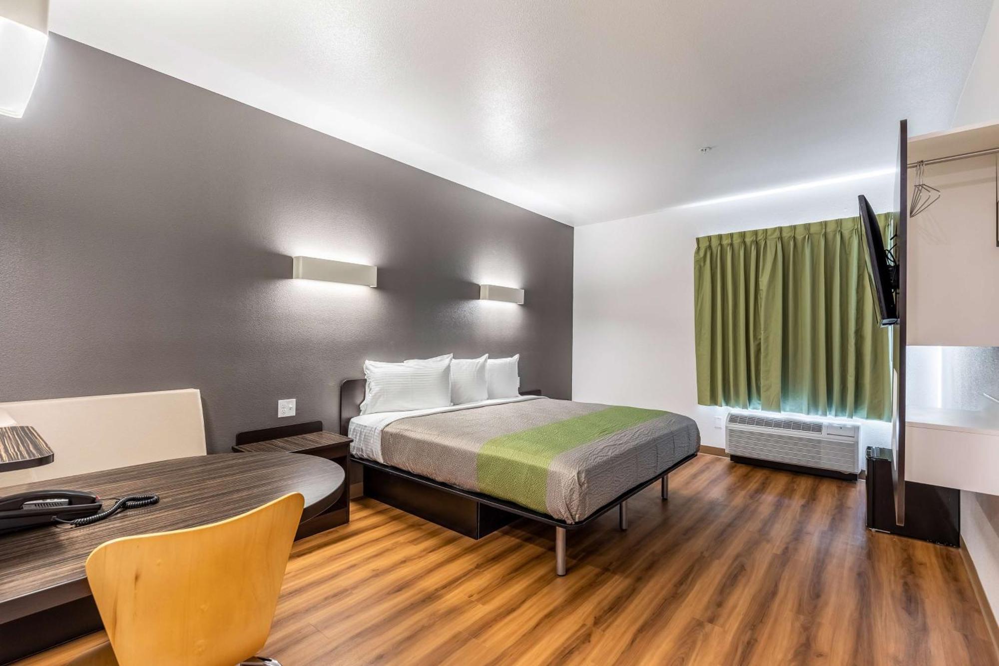 1 KING BED | MINI FRIDGE | NON-SMOKING |