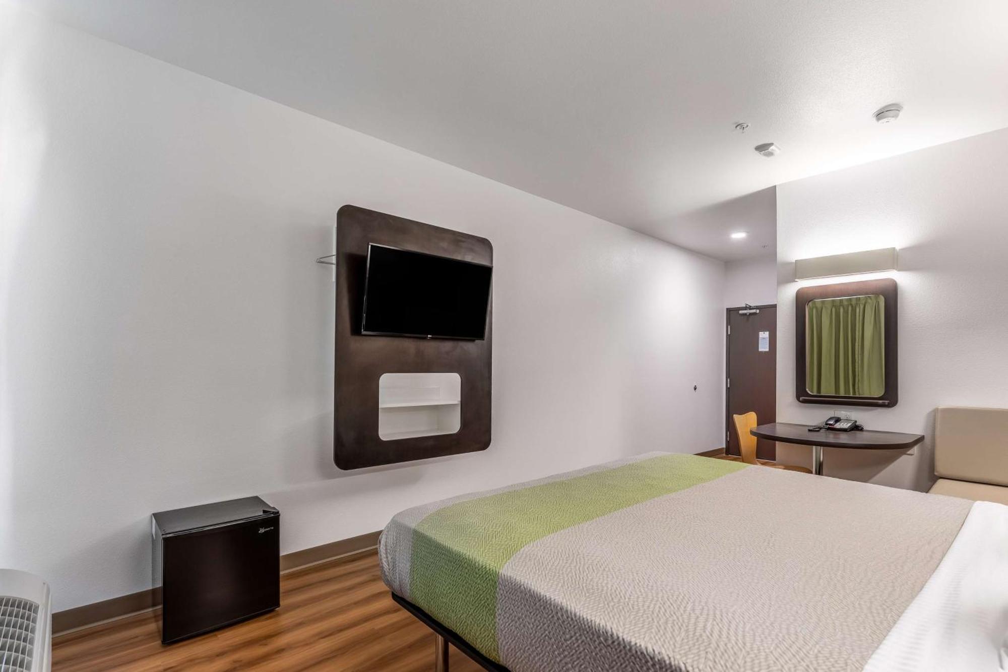 1 KING BED | MINI FRIDGE | NON-SMOKING |