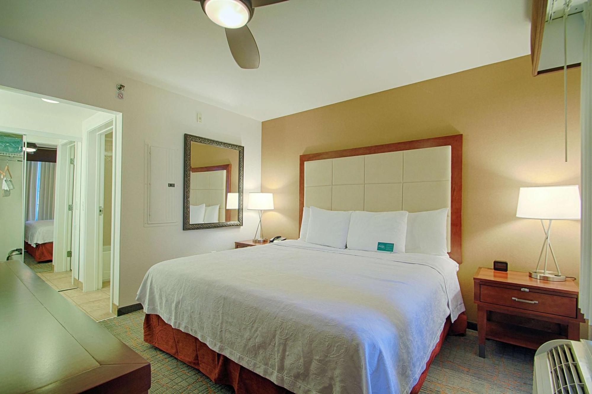 One-Bedroom King Suite - Non-Smoking