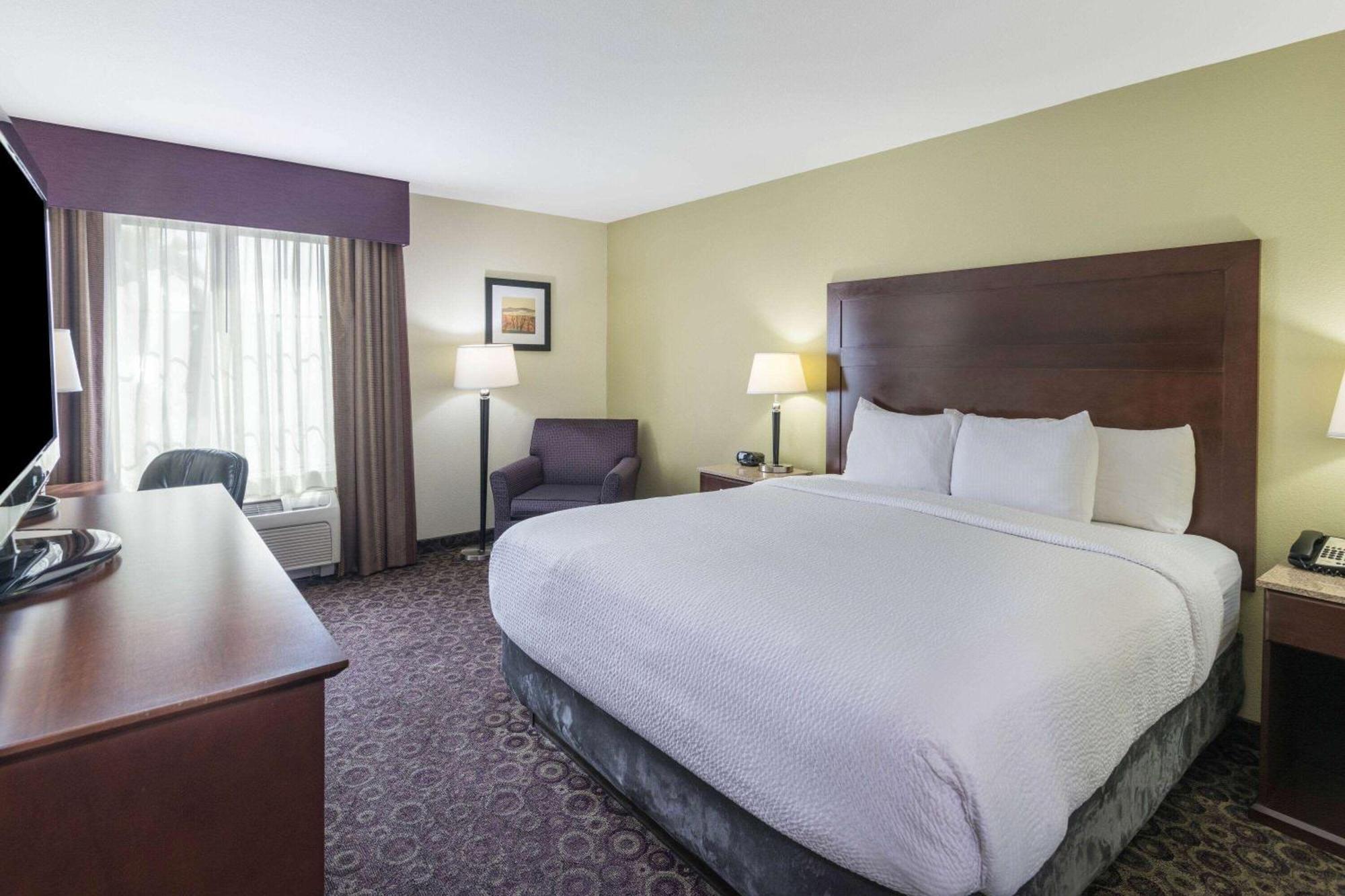 King Room Mobility Access or Non-Smoking