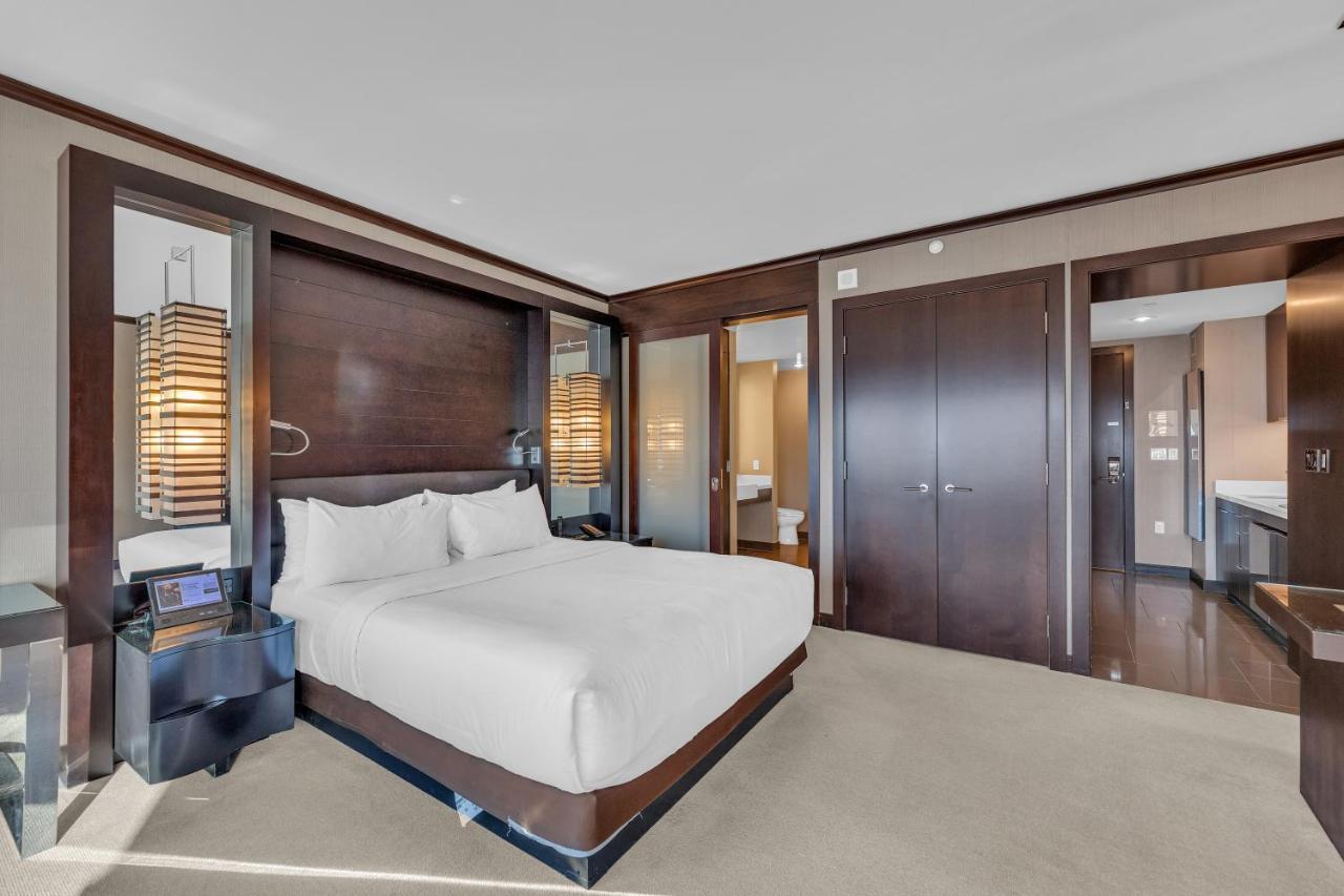 King Suite Pool View