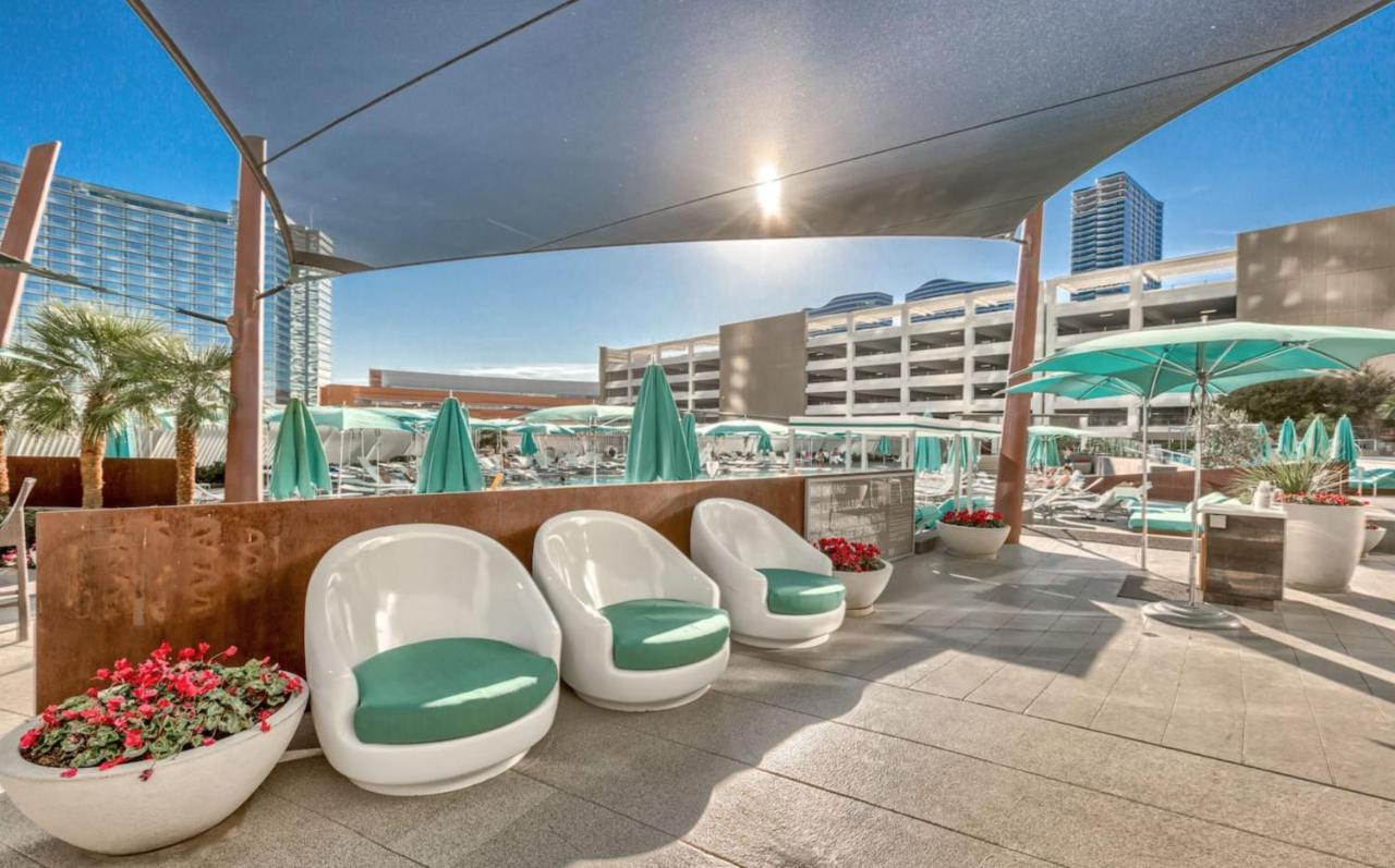 King Suite Pool View