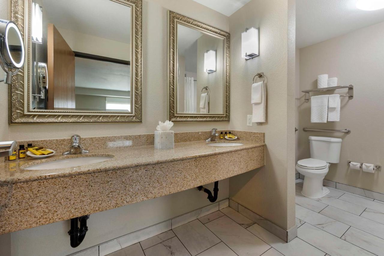 Queen Room Two Queen Beds Disability Access or Non-Smoking