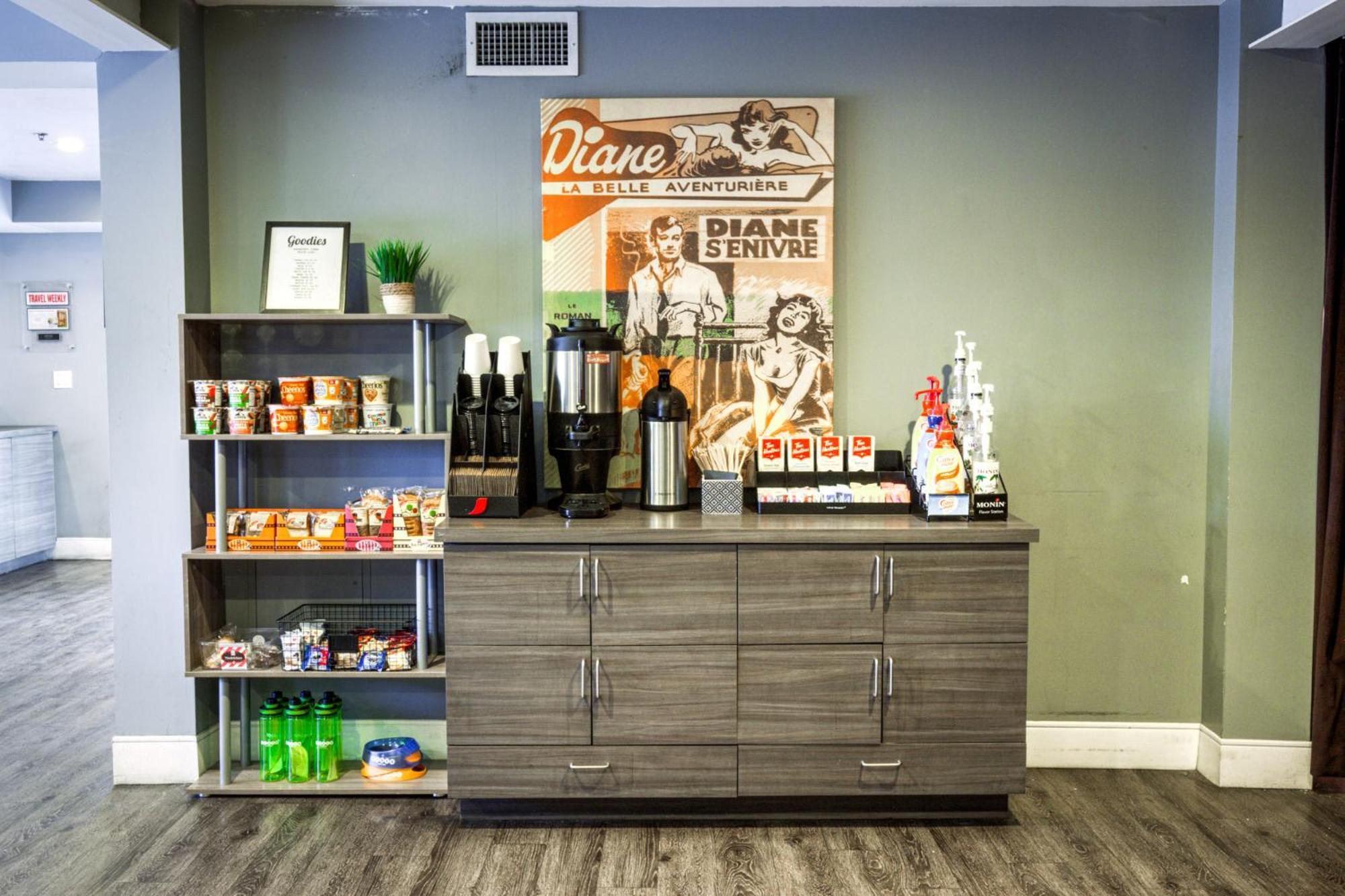 Poolside King Suite