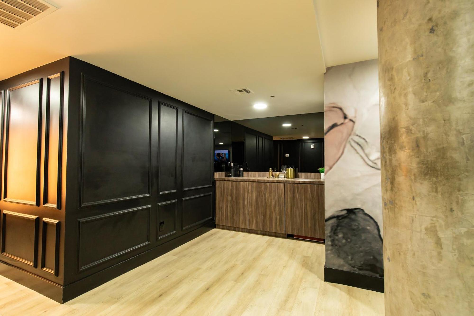 Penthouse Suite,1531649869:JPEG