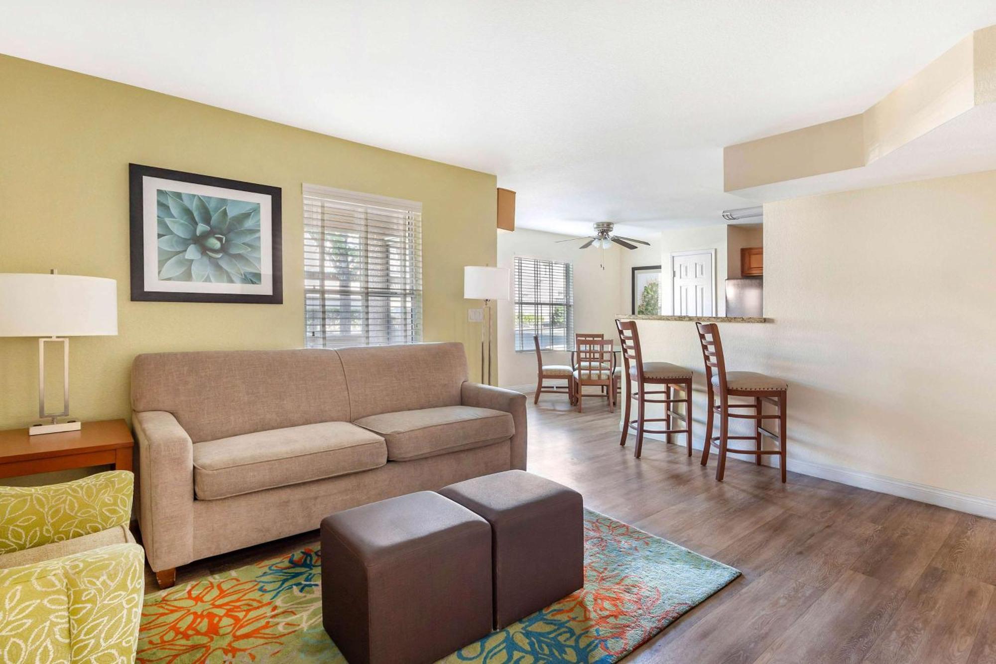 1 BEDROOM 1 KING SUITE ACCESSIBLE TUB,1537292890:JPEG