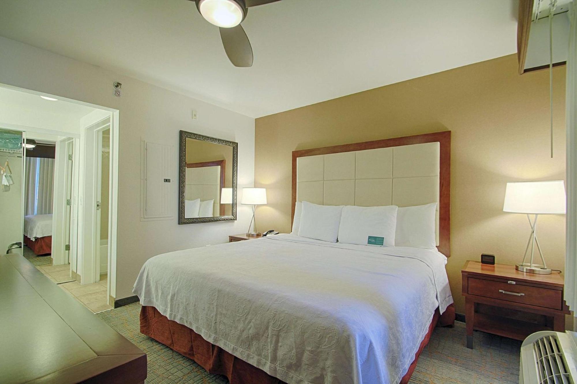 One-Bedroom King Suite Non-Smoking,1551313726:JPEG