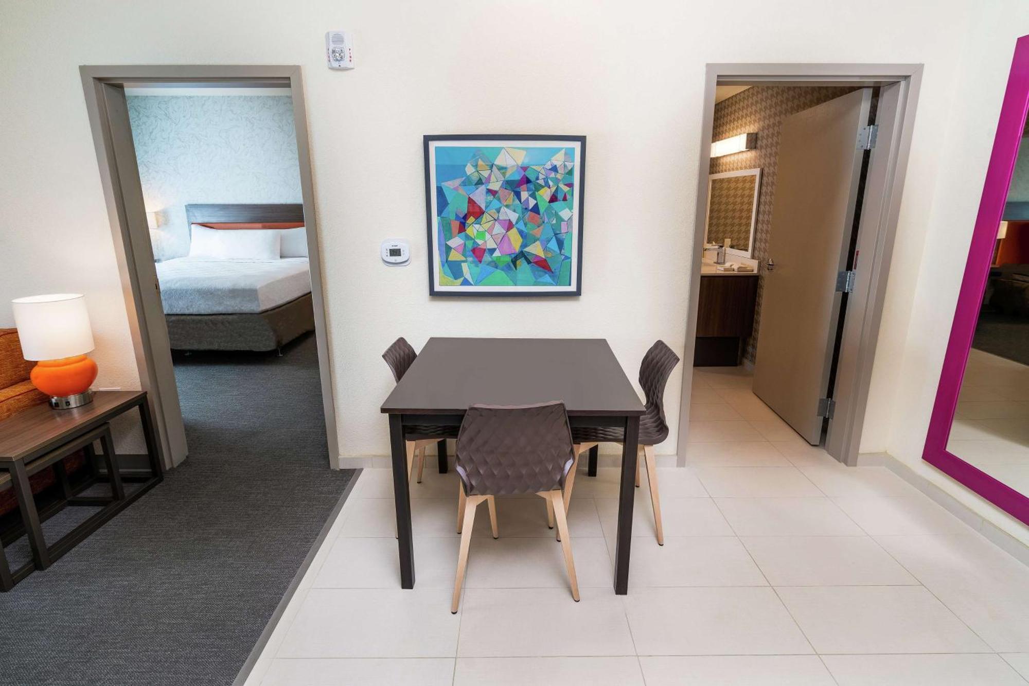 King Suite Hearing Access or Non-Smoking