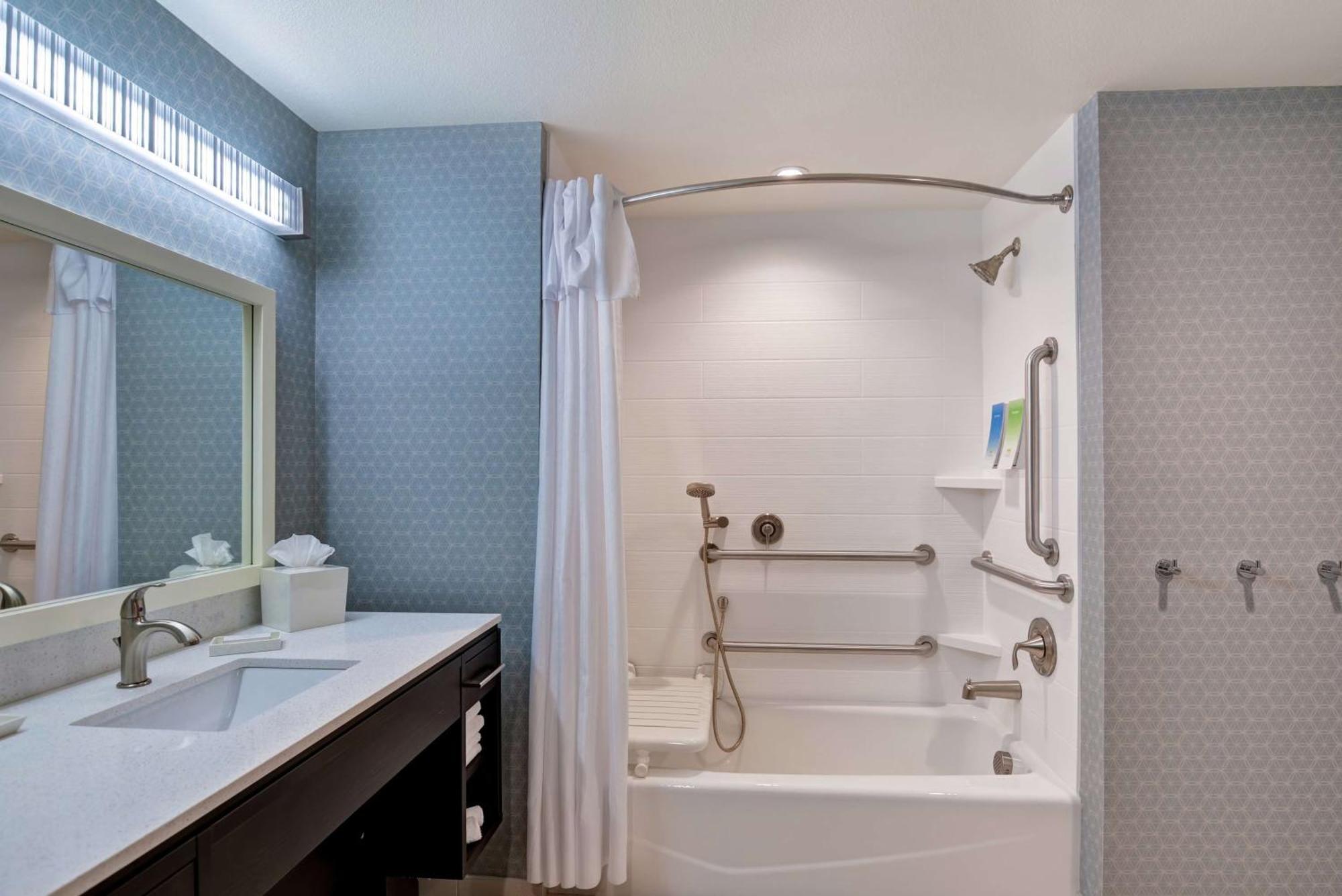 King Suite Mobility Hearing Access or Non-Smoking