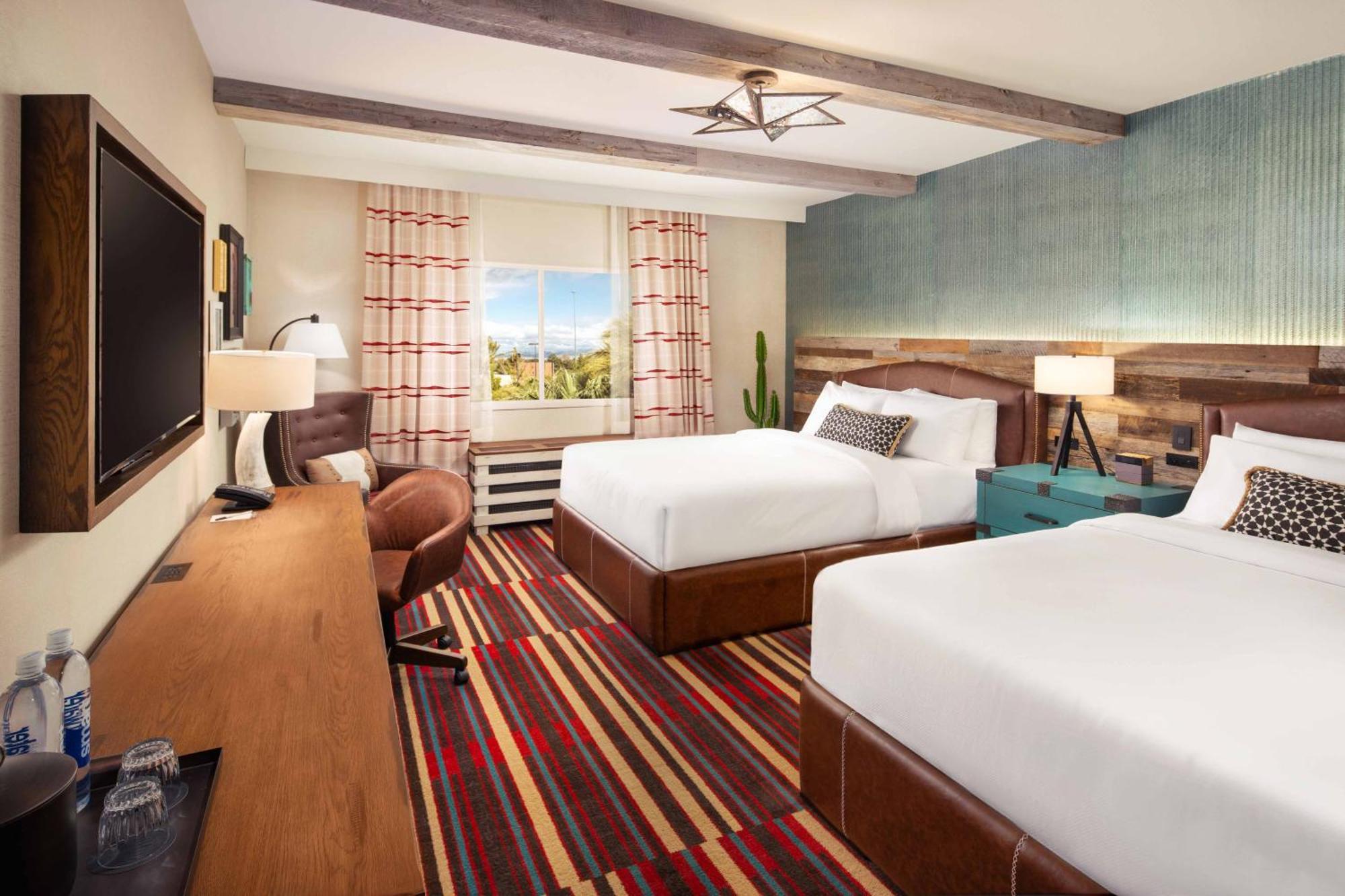 Lodge 2 Queen Beds