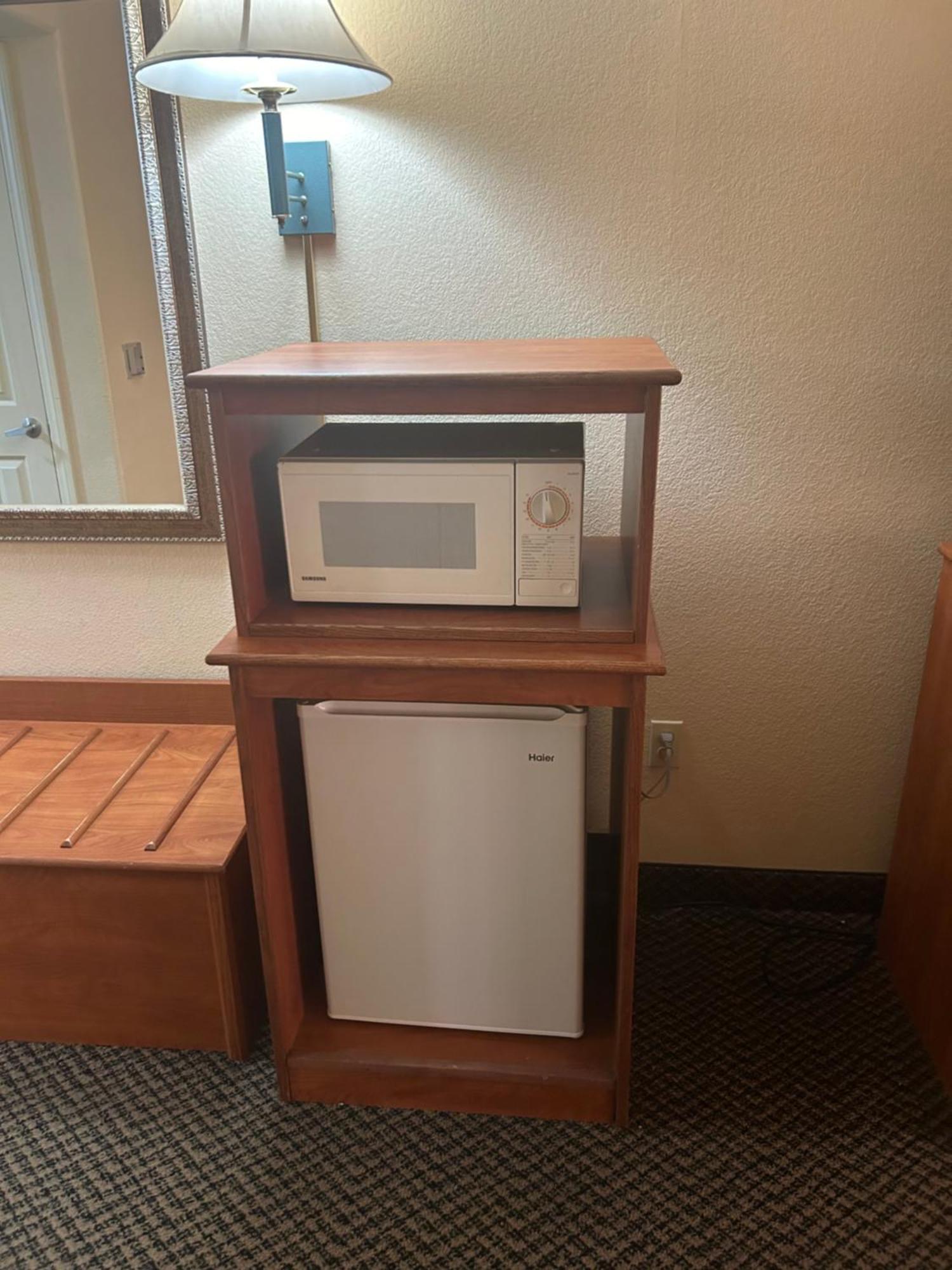 Queen Room Two Queen Beds Mobility Access Tub or Non-Smoking
