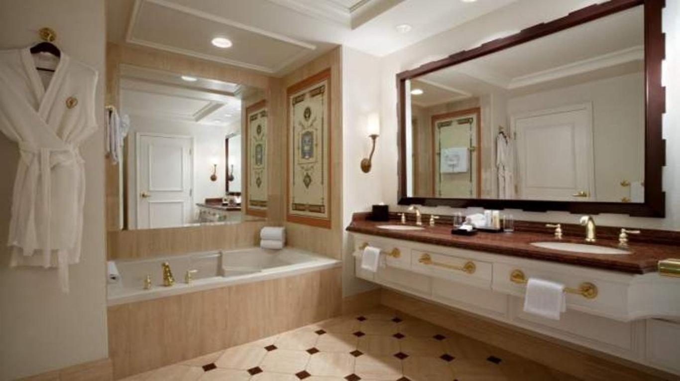 Palace Executive Suite 1 King Bed 2 Queen Bedroom