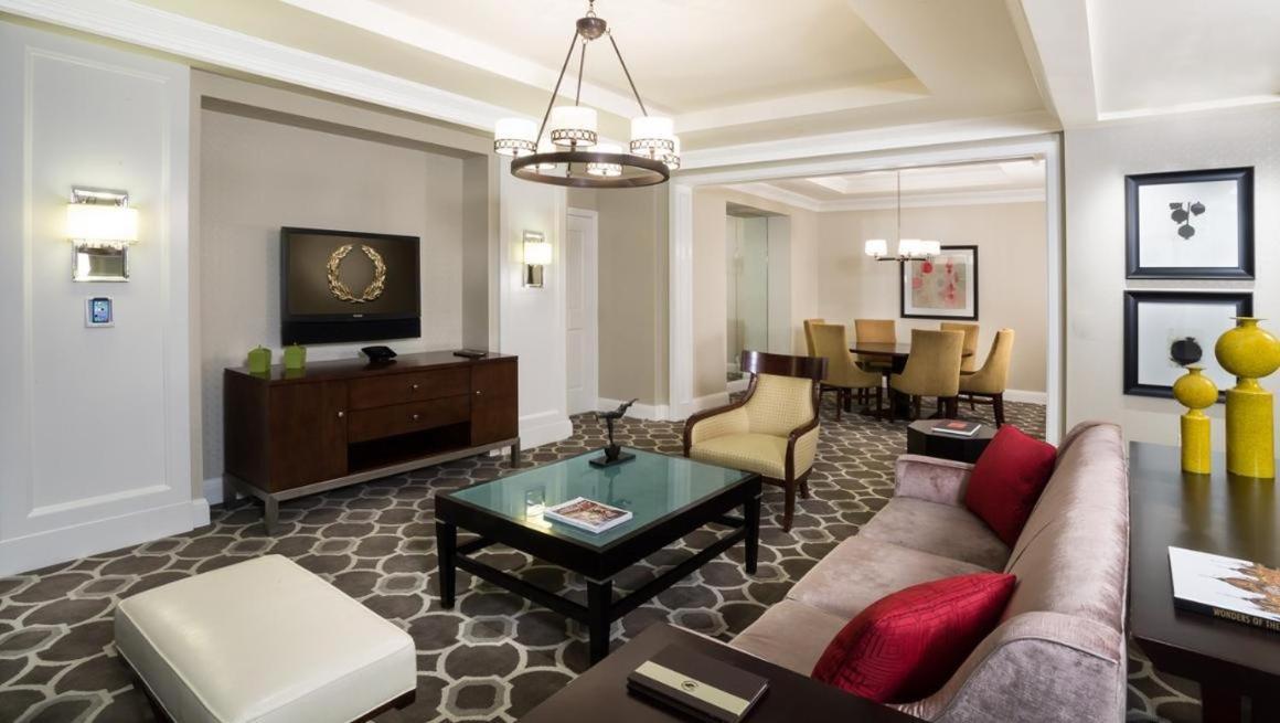 Octavius Premium Suite 1 King Bed 2 Queen Bedroom
