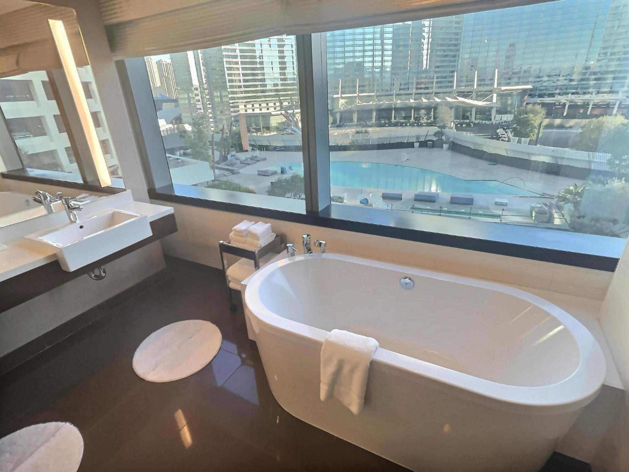 Lower Executive Corner Suite