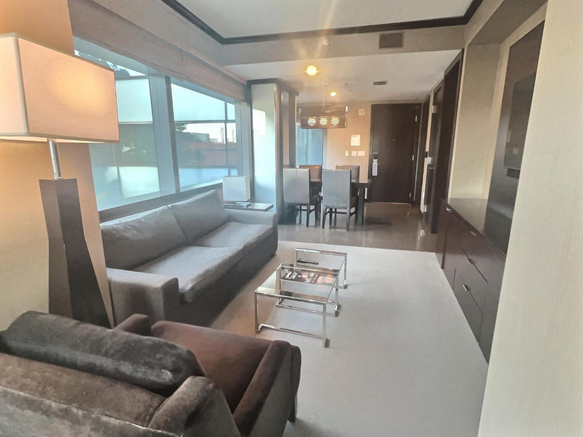 Lower Executive Corner Suite