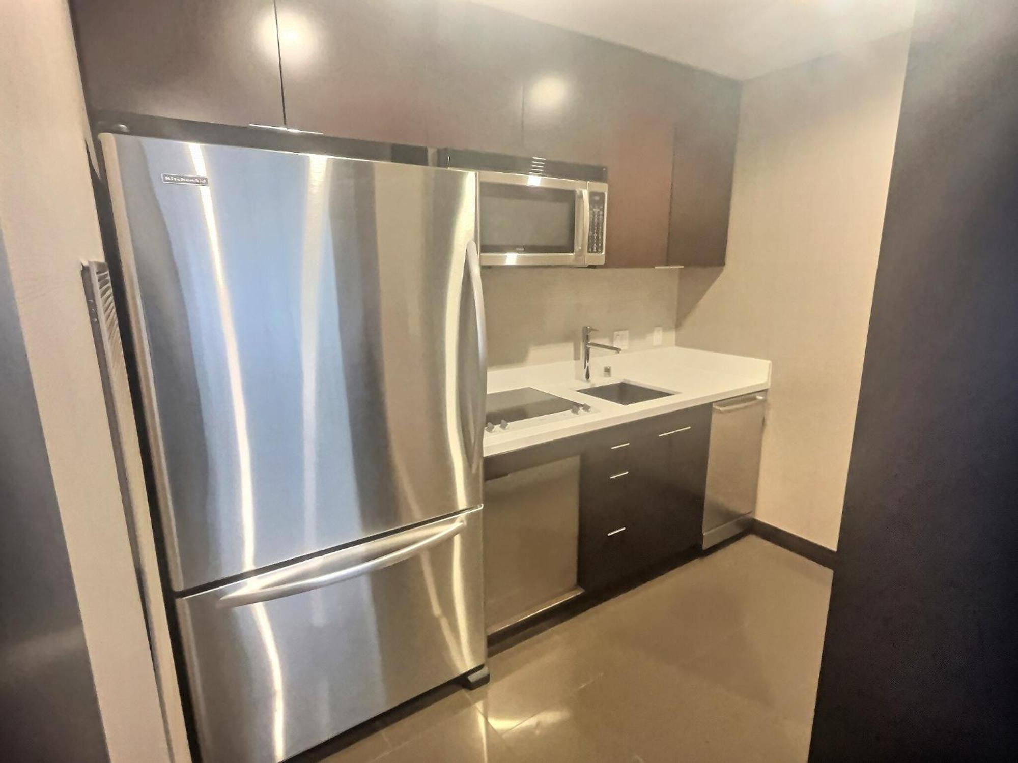 Lower Executive Corner Suite
