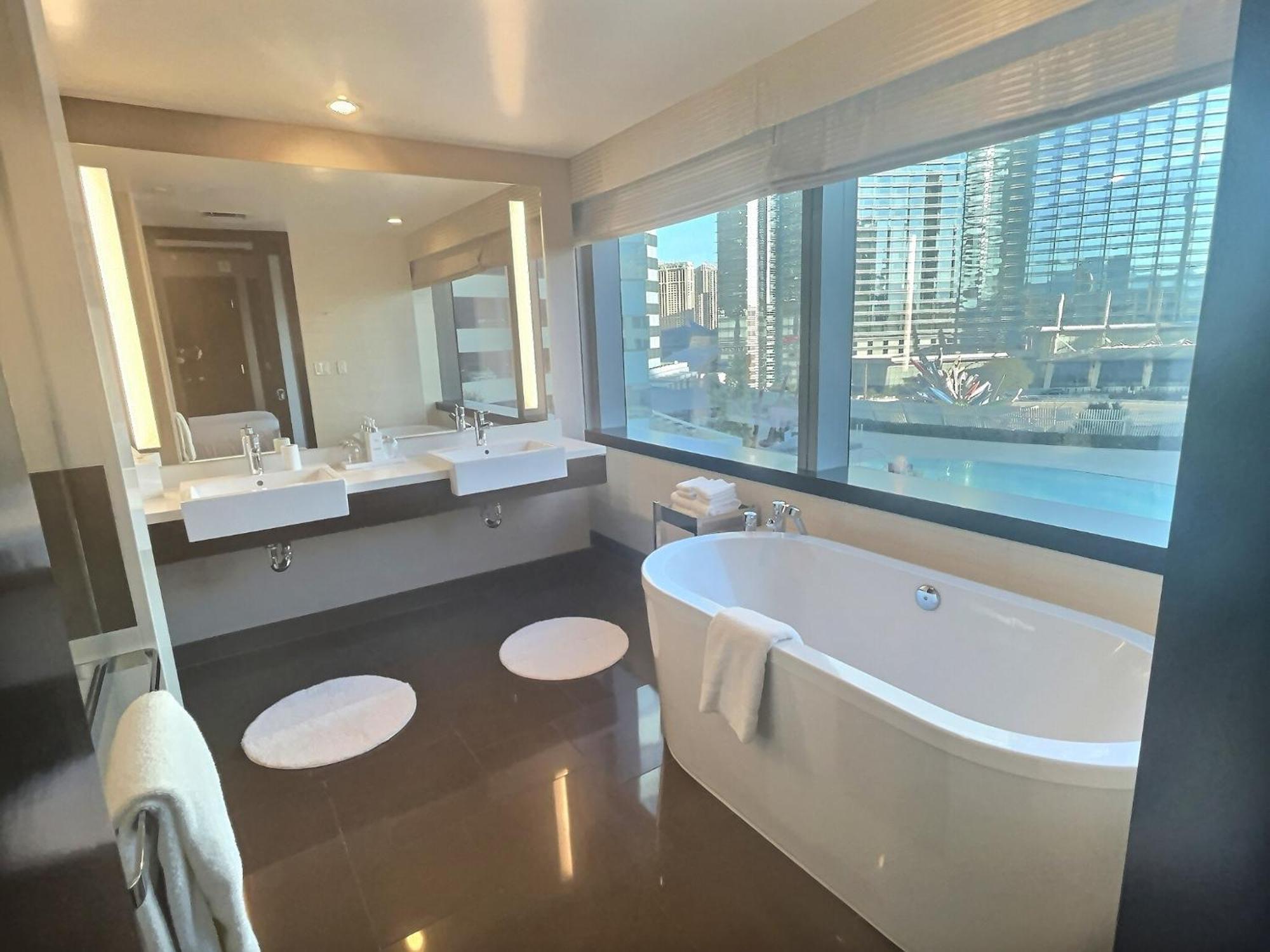 Lower Executive Corner Suite