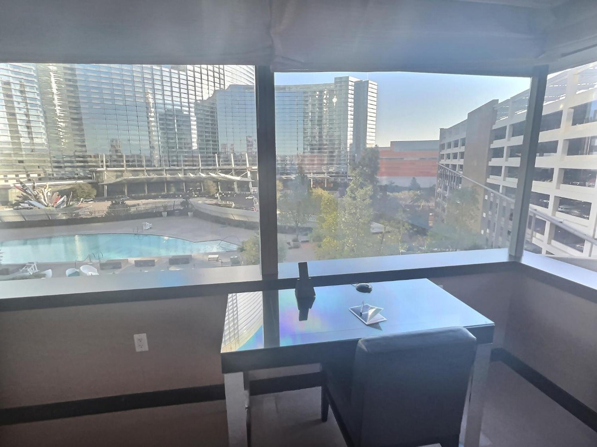 Lower Executive Corner Suite