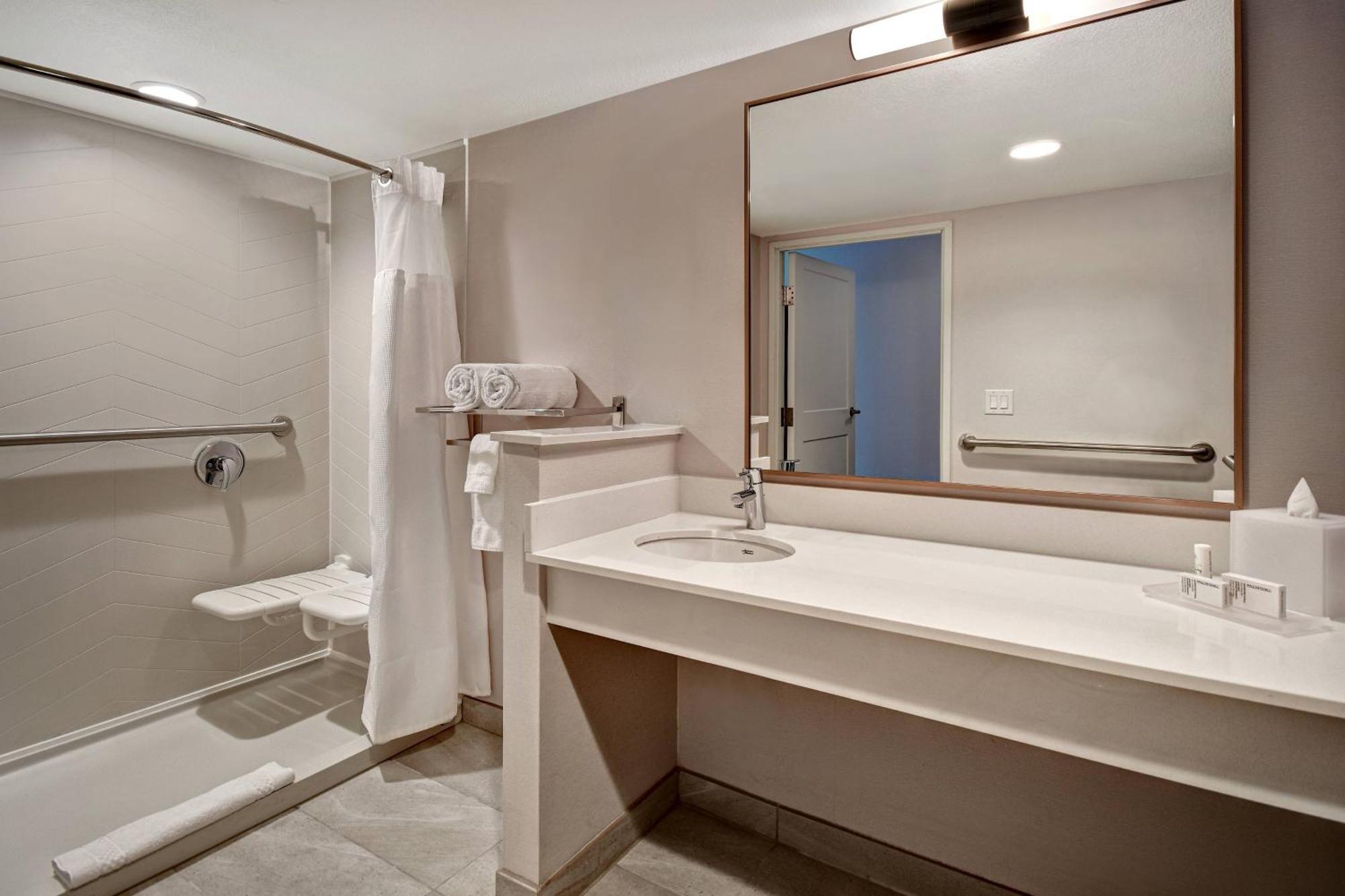 Guest room 1 King City view