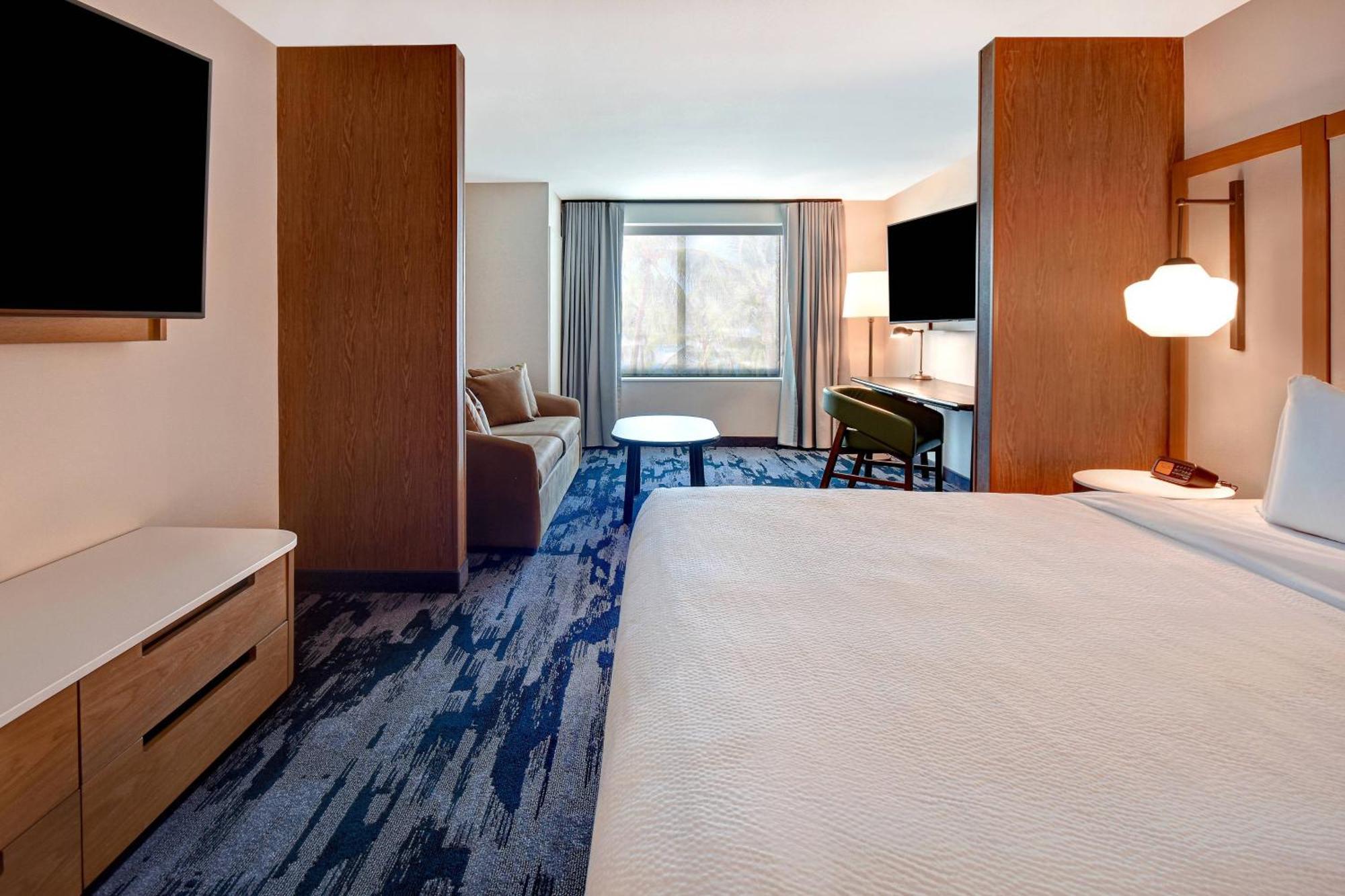 Suite 1 King Sofa bed City view