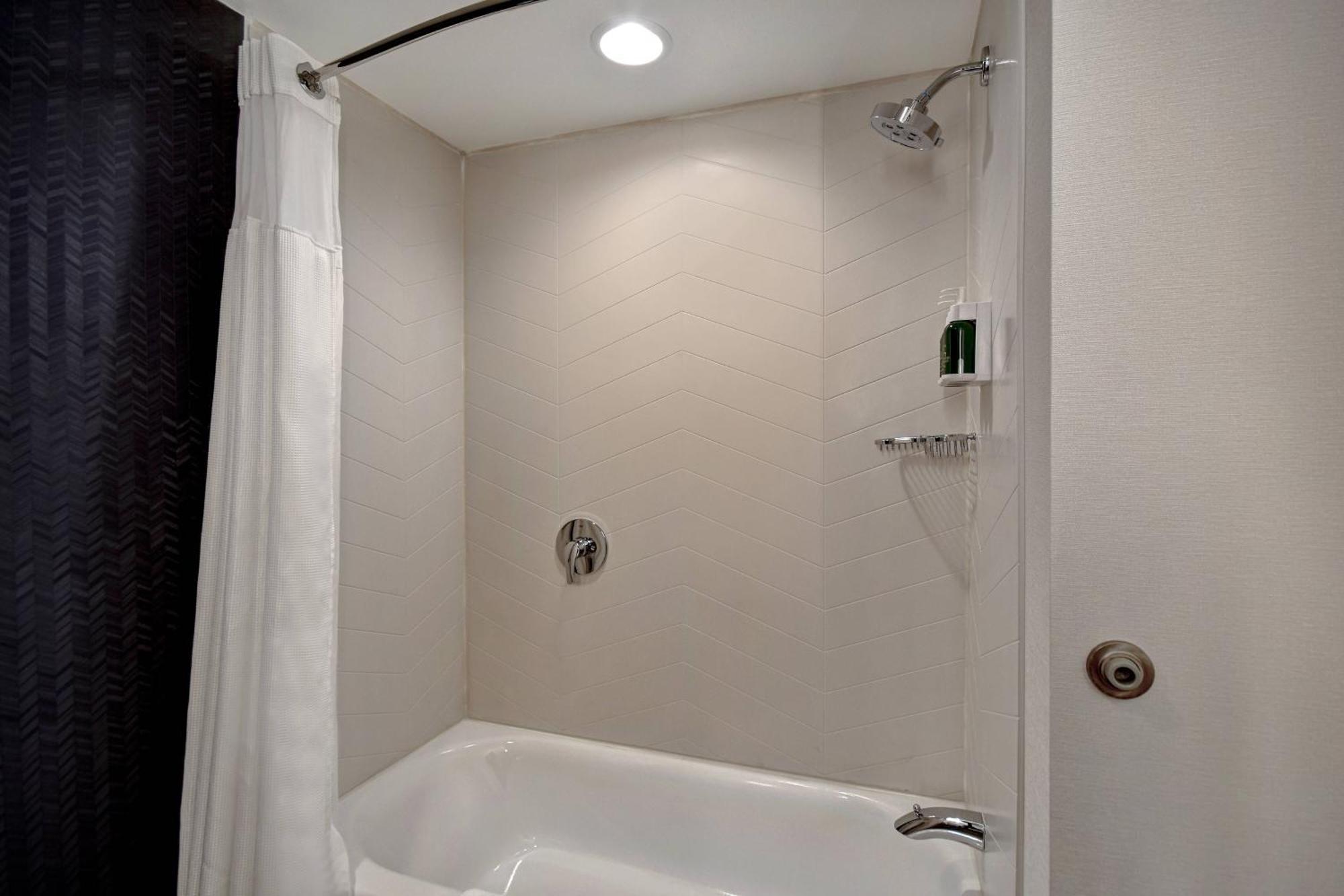 Guest room 1 King City view