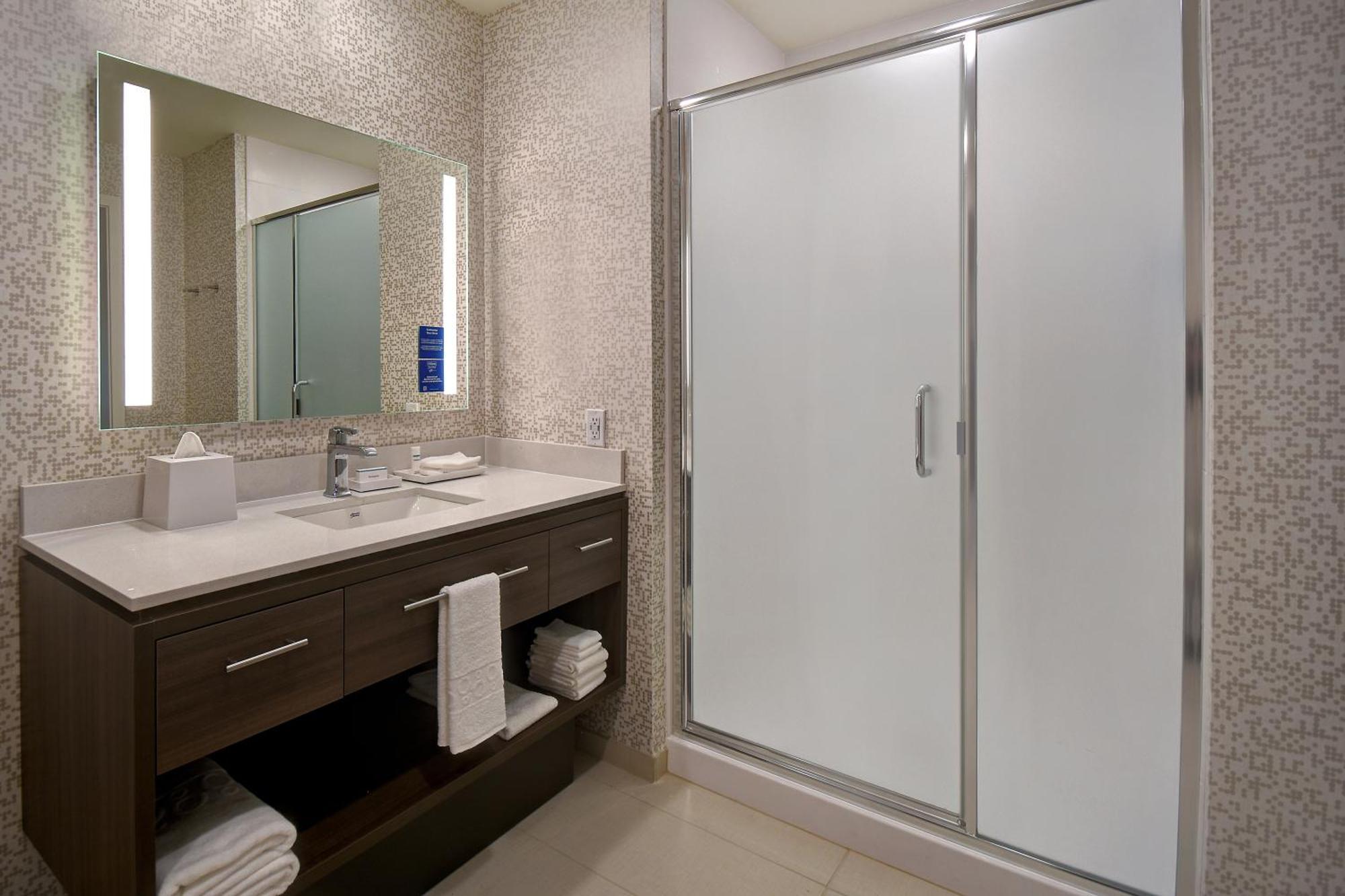 King Studio Suite Hearing Access or Non-Smoking