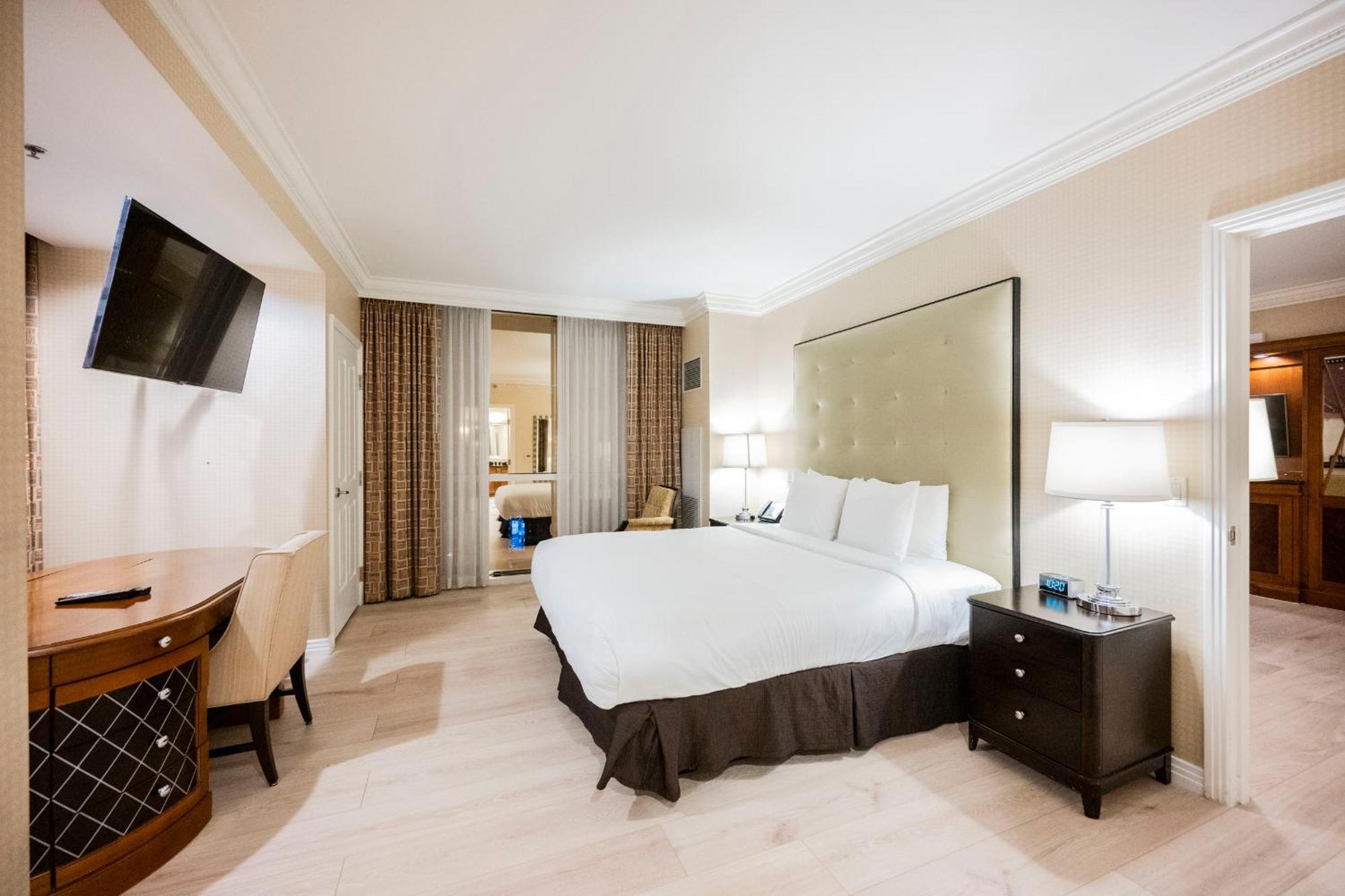 Remodeled Two-Bedroom Strip View & Balcony