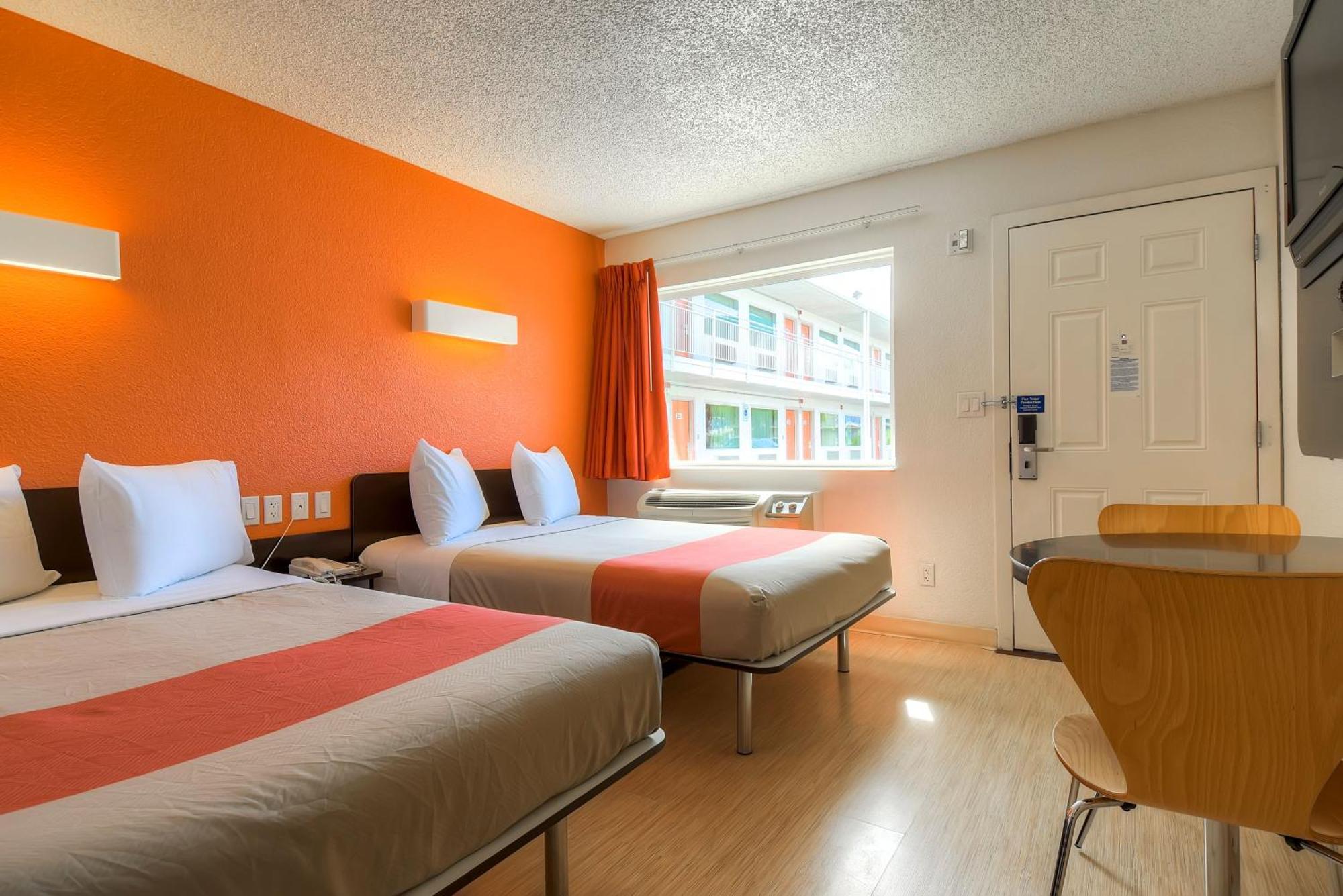 2 Full Beds|