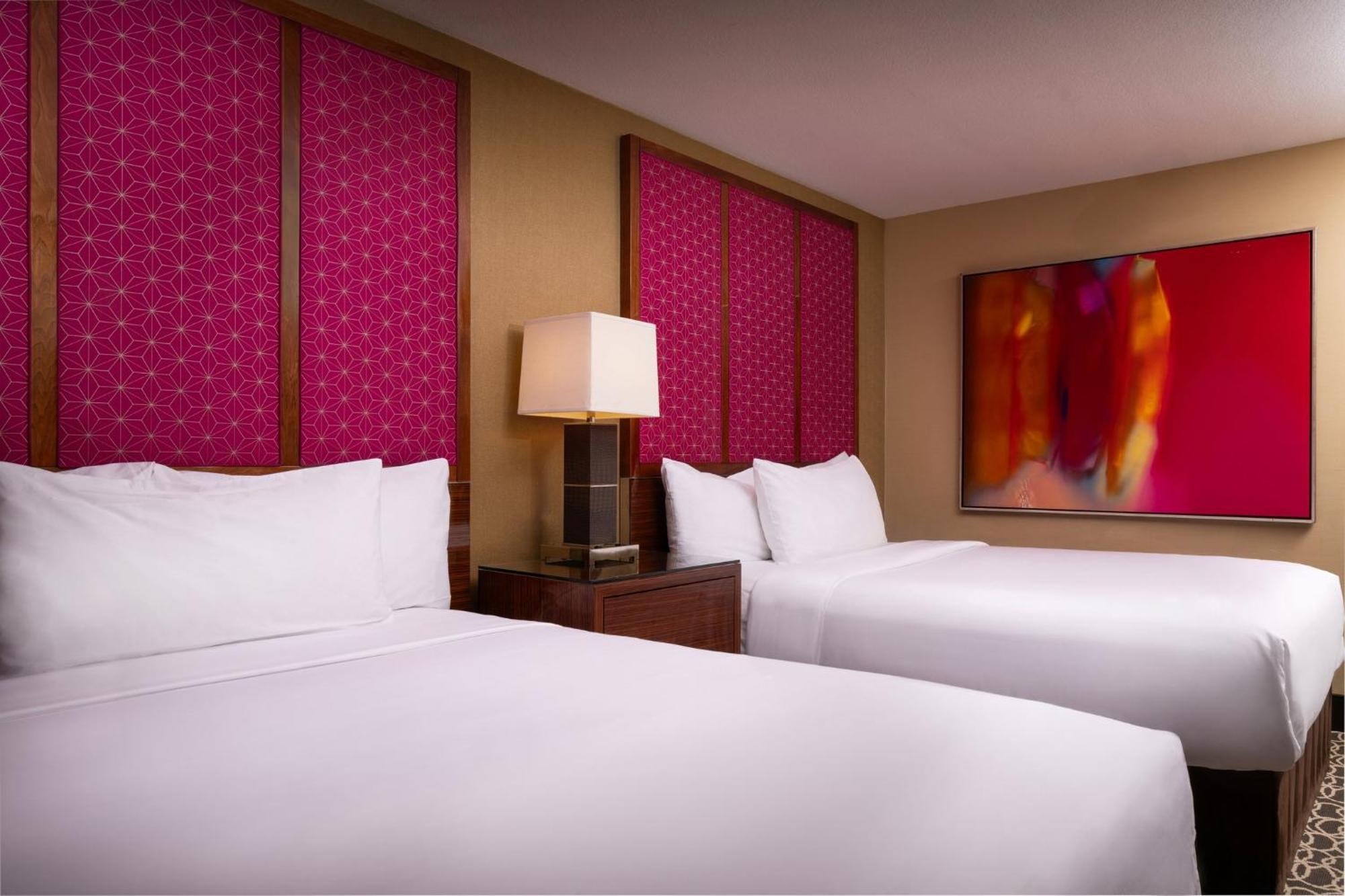 Newly Renovated Resort Strip View Two Queen