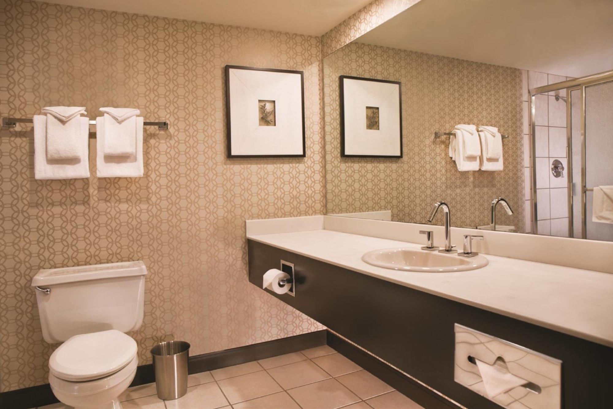 Royal Tower Two Queen Room,1706801551:JPEG