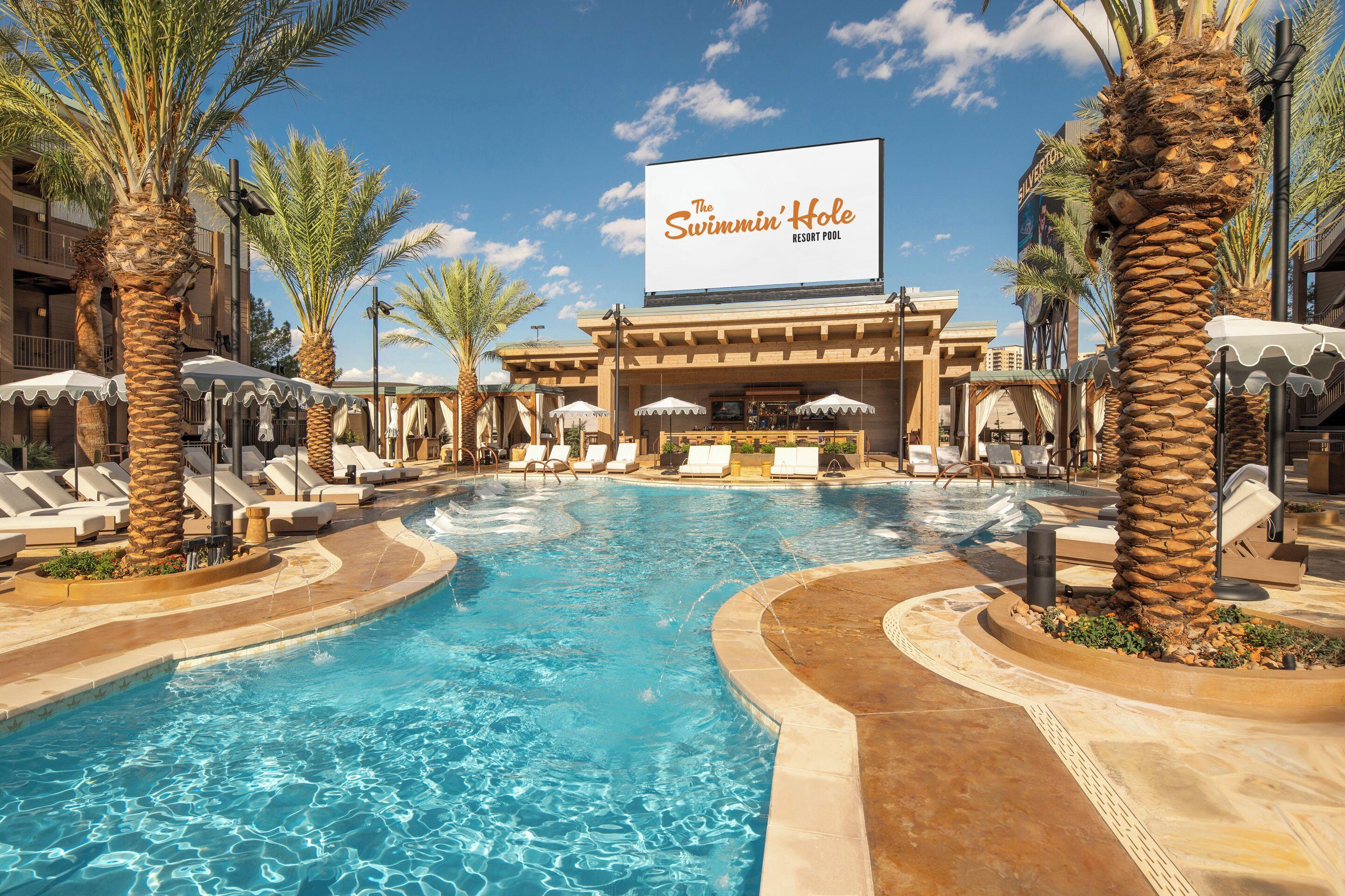 Lodge 2 Queen Beds Pool View