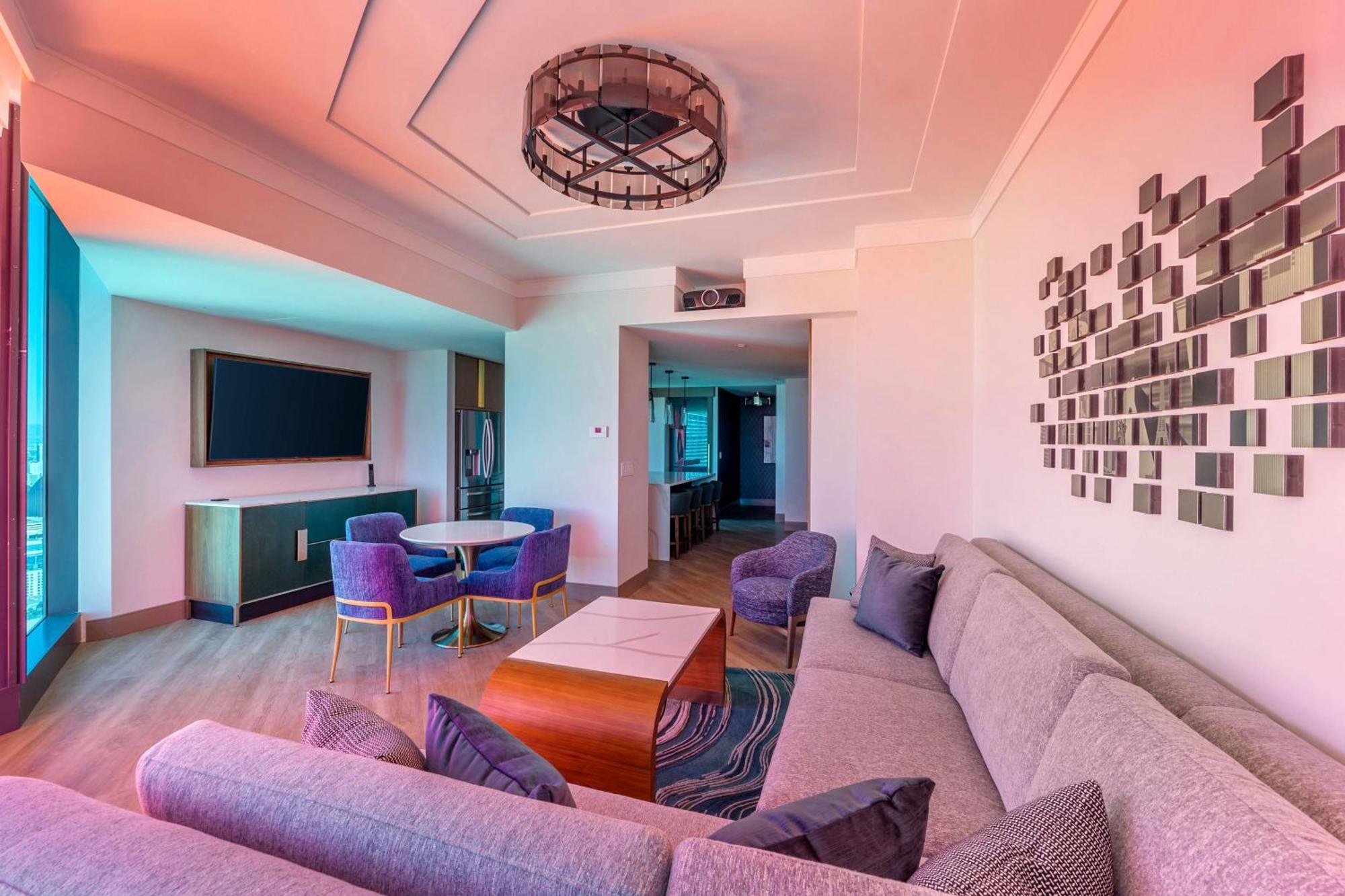 Two-Bedroom Entertainment Plus King Suite Two King Beds