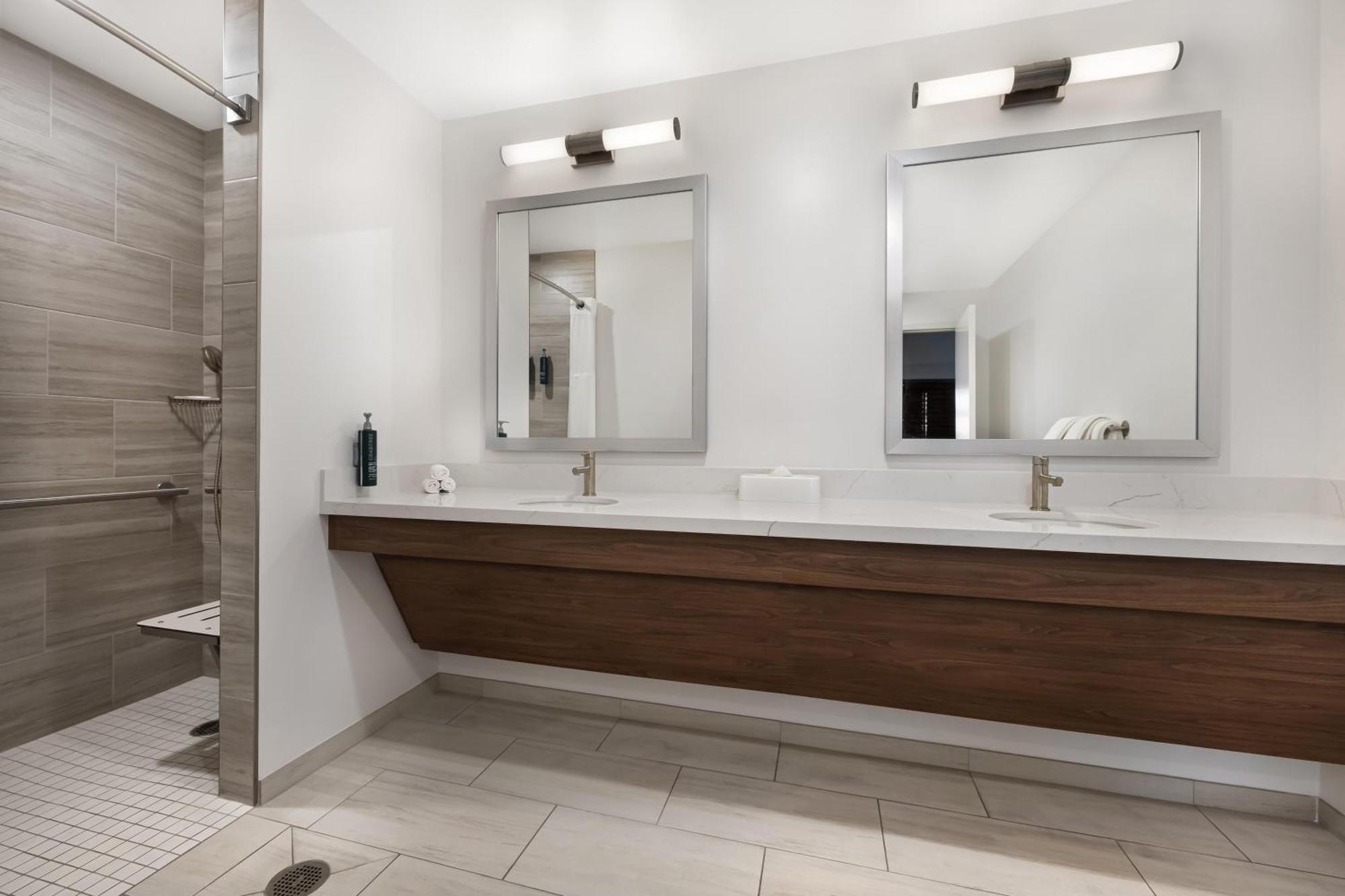 2 BEDROOM 2 KINGS DELUXE SUITE ROLL IN SHOWER,1756510074:JPEG