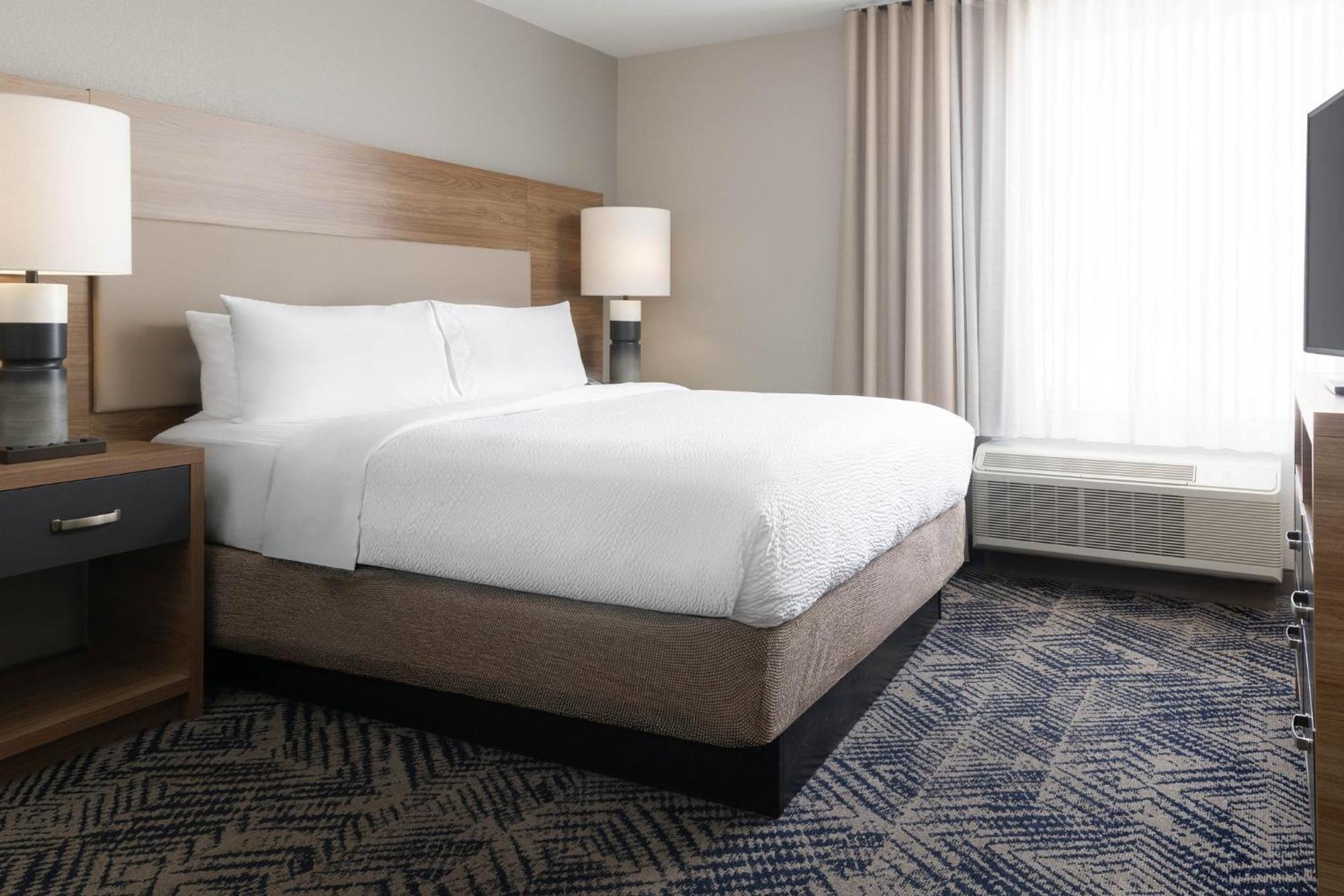 One-Bedroom King Suite
