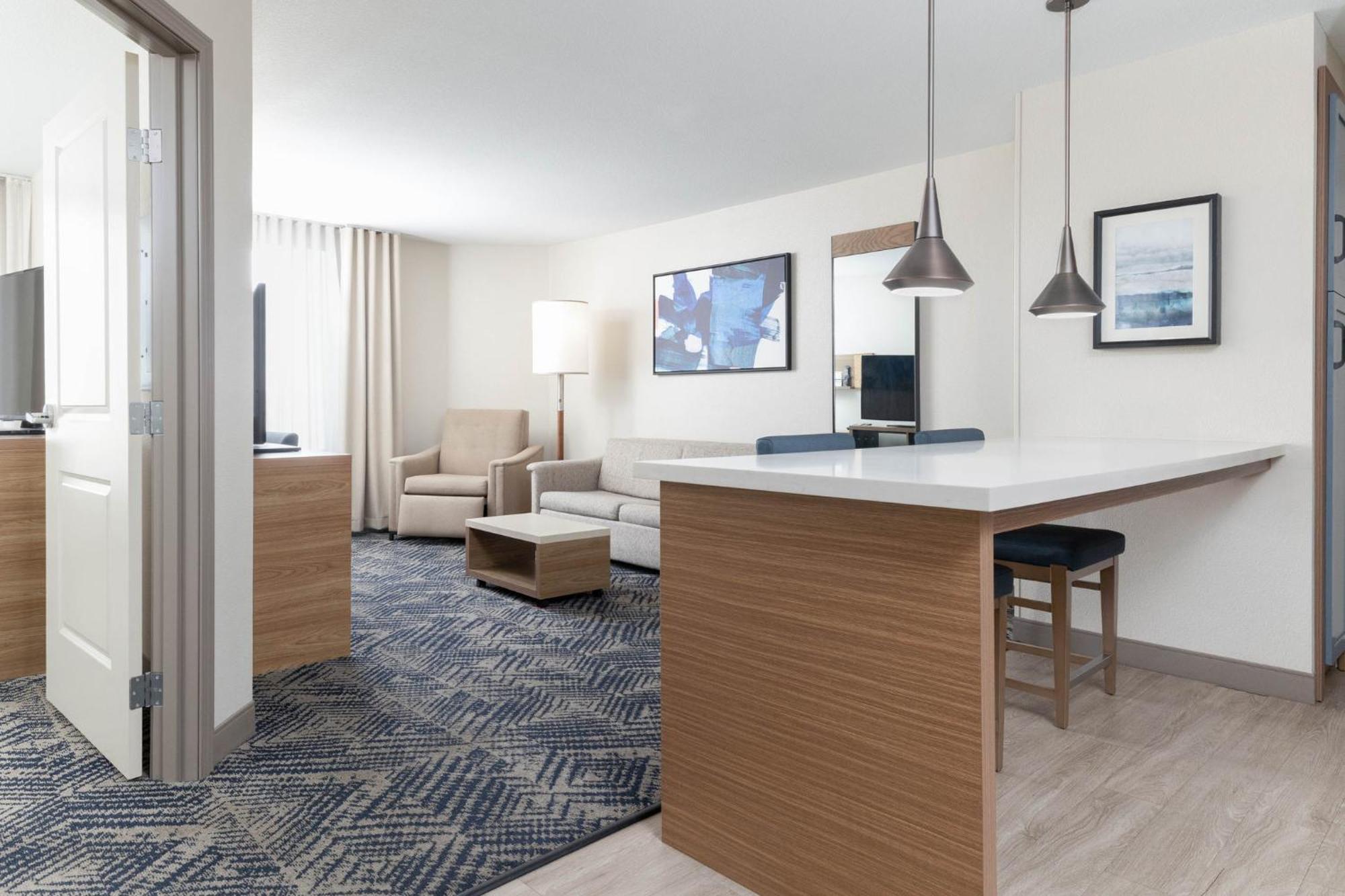 One-Bedroom King Suite