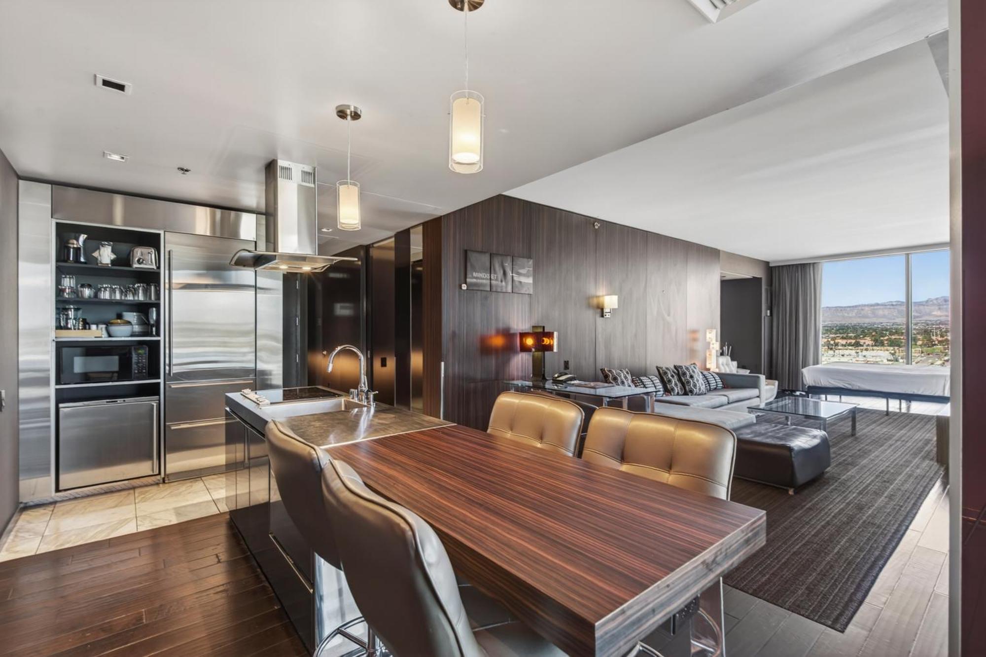 Panoramic View & Balcony