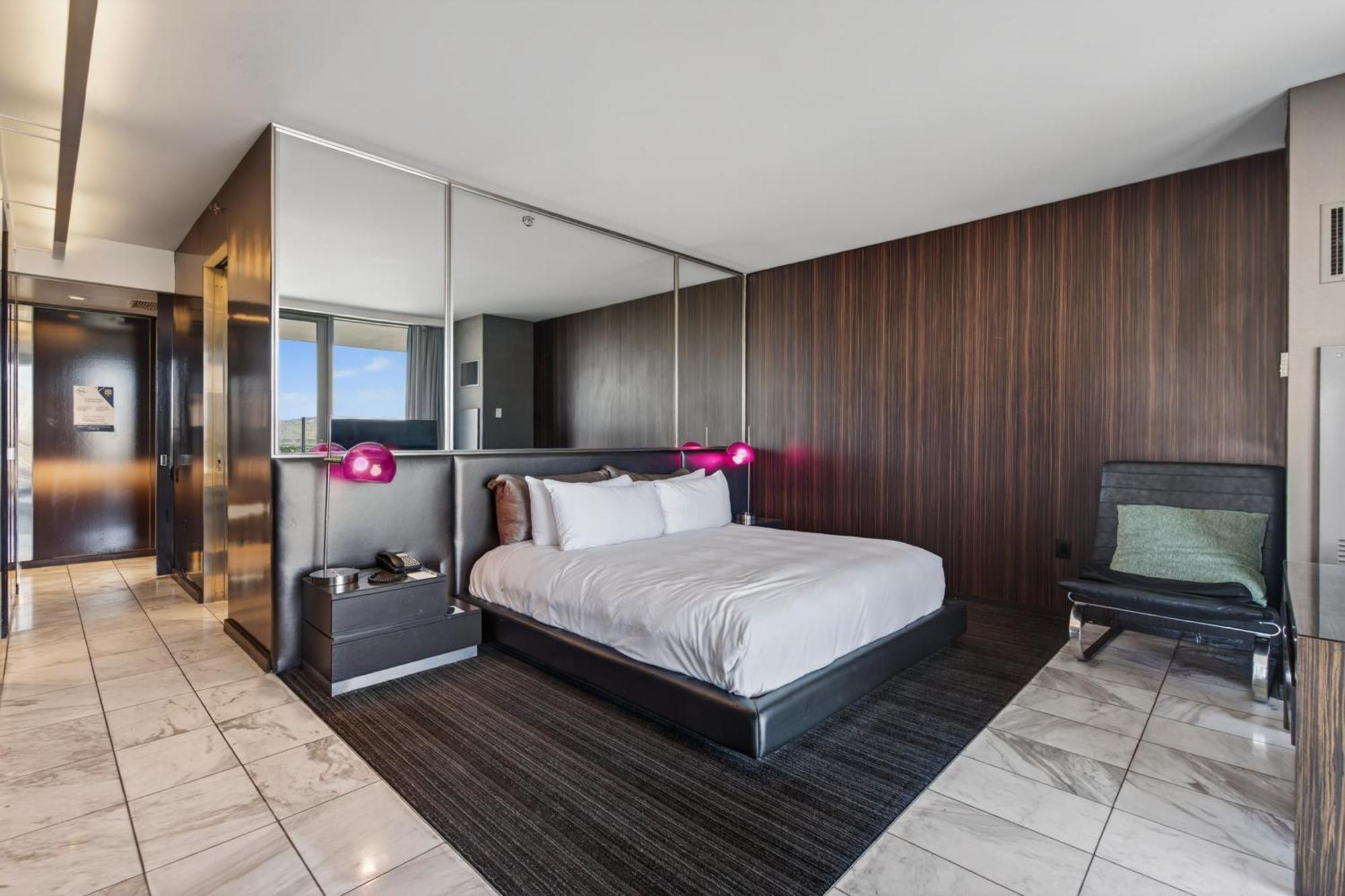 Panoramic View & Balcony