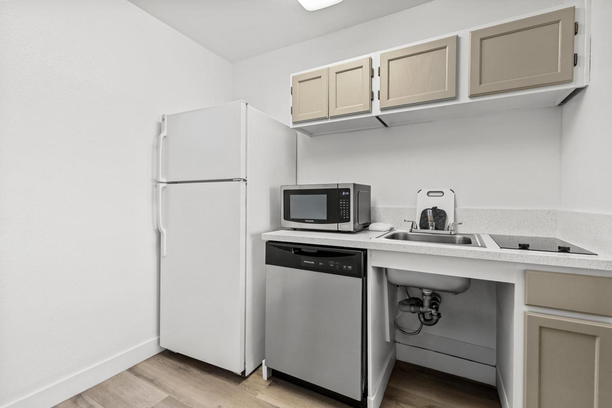 Suite Accessible or Non-Smoking