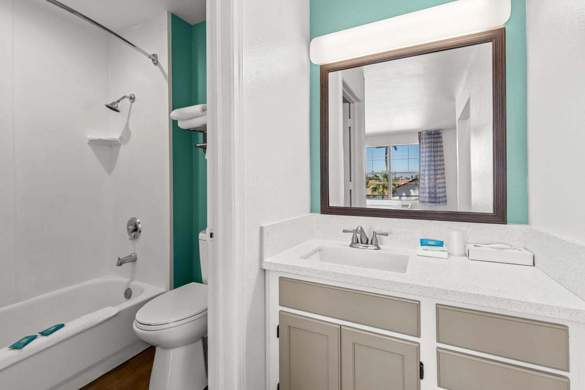 Double Suite Two Double Beds Non Smoking