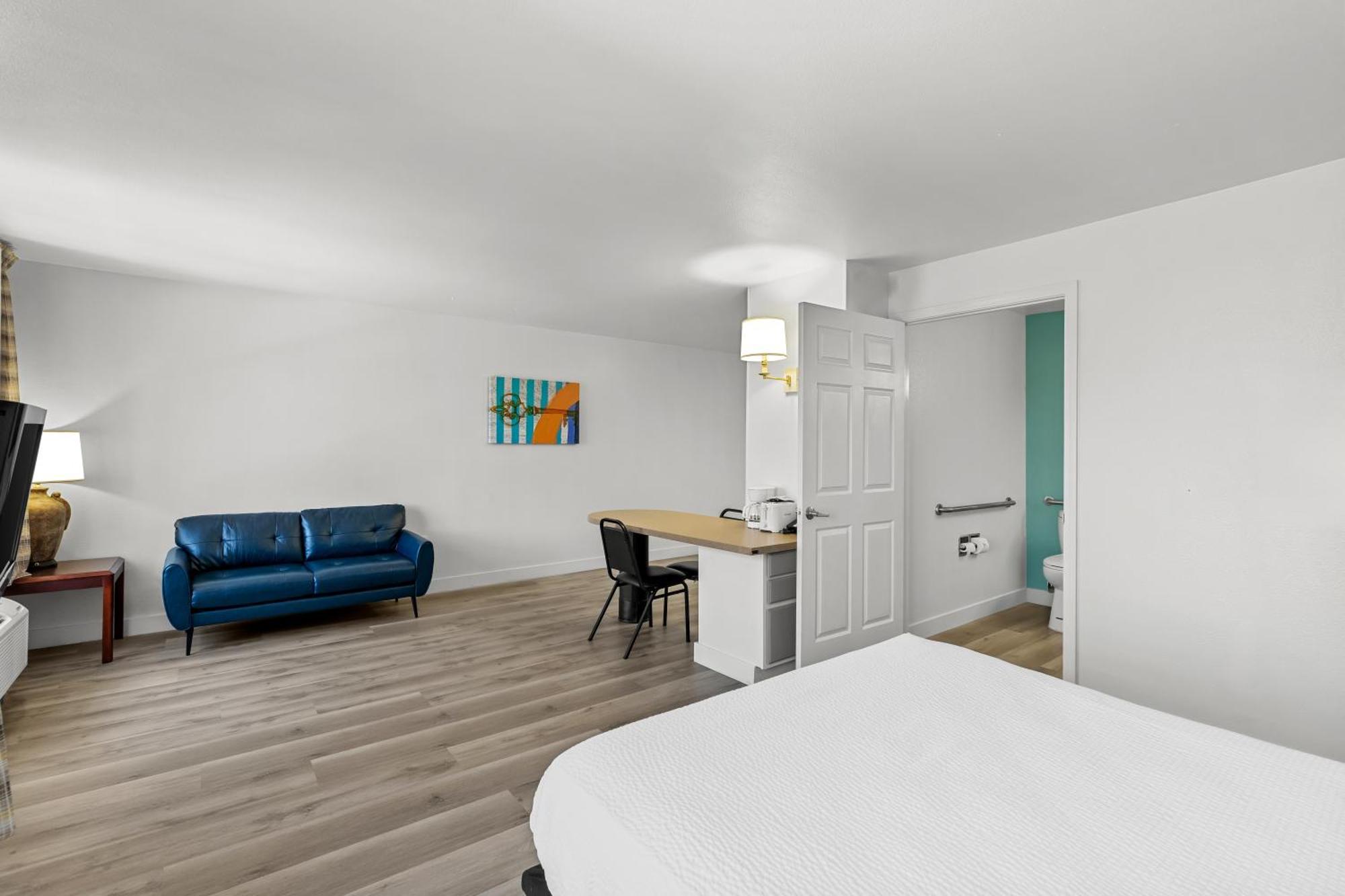Suite Accessible or Non-Smoking