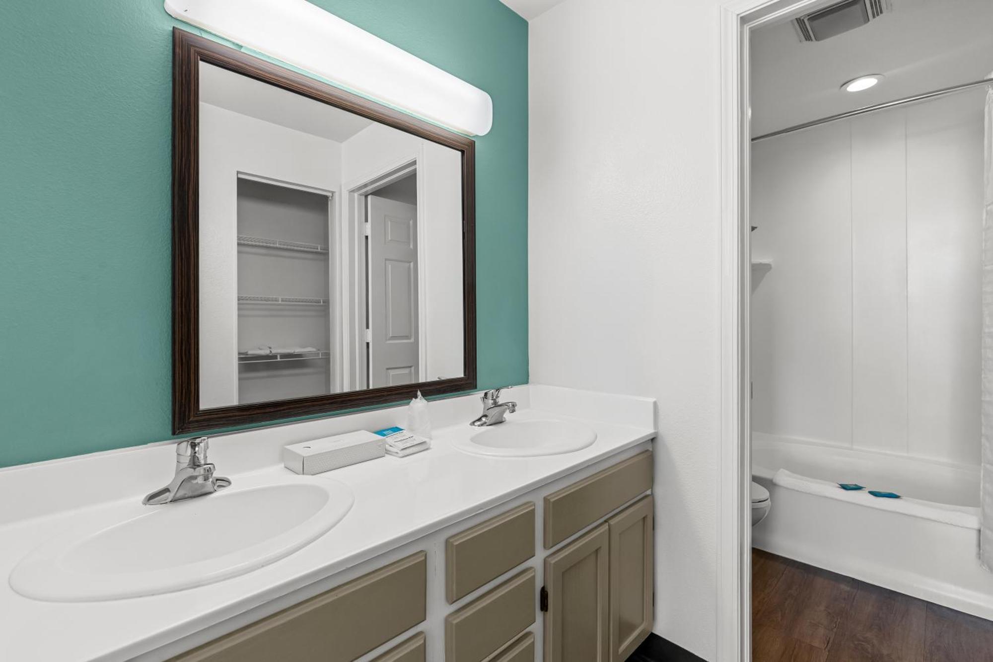 Superior Double Efficiency Suite Non-Smoking