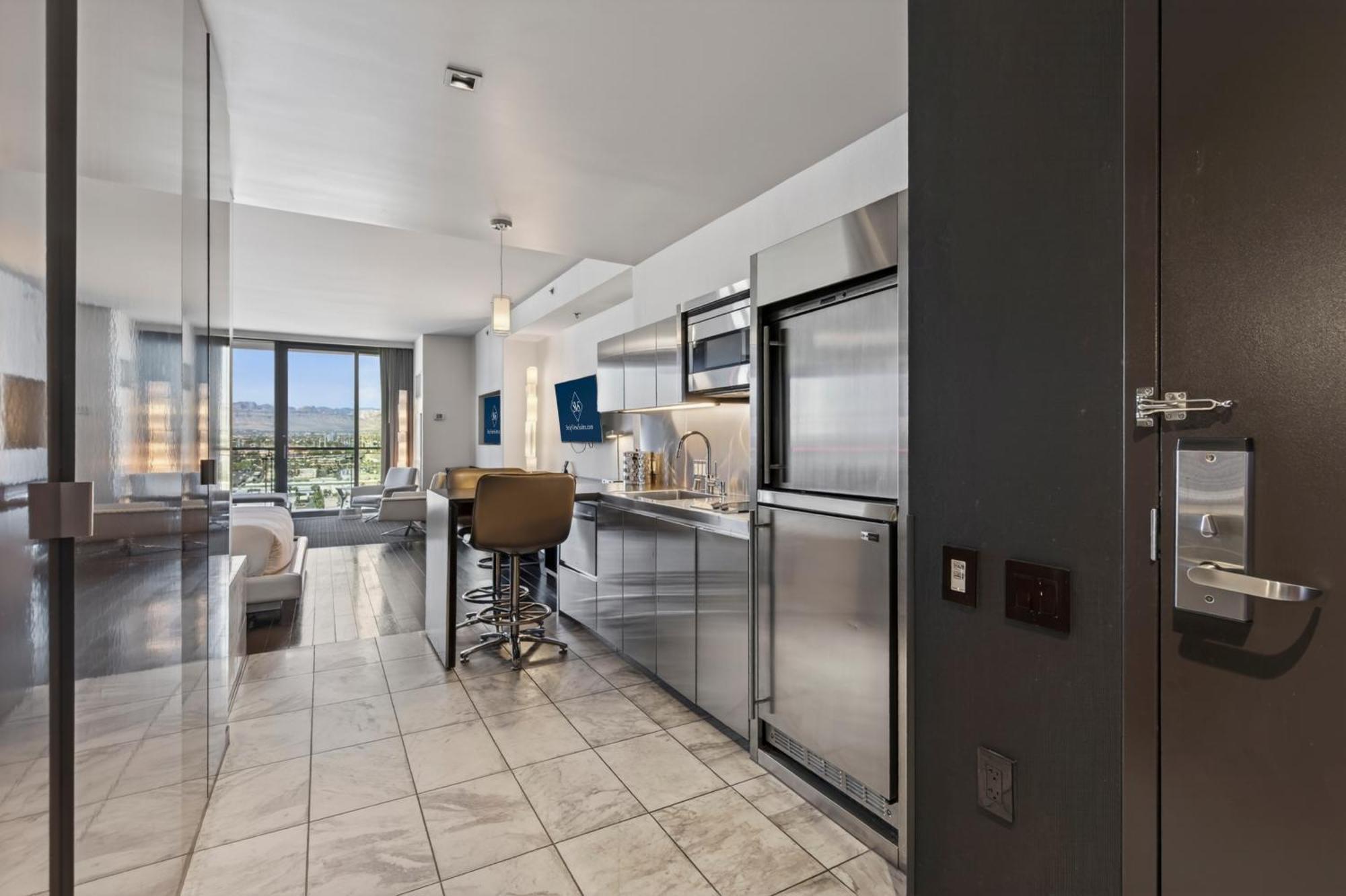 Panoramic View & Balcony