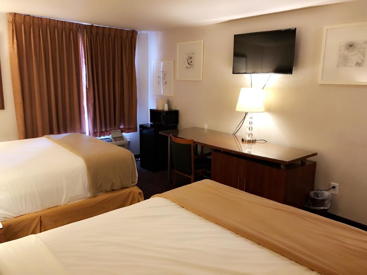 Deluxe Queen Room