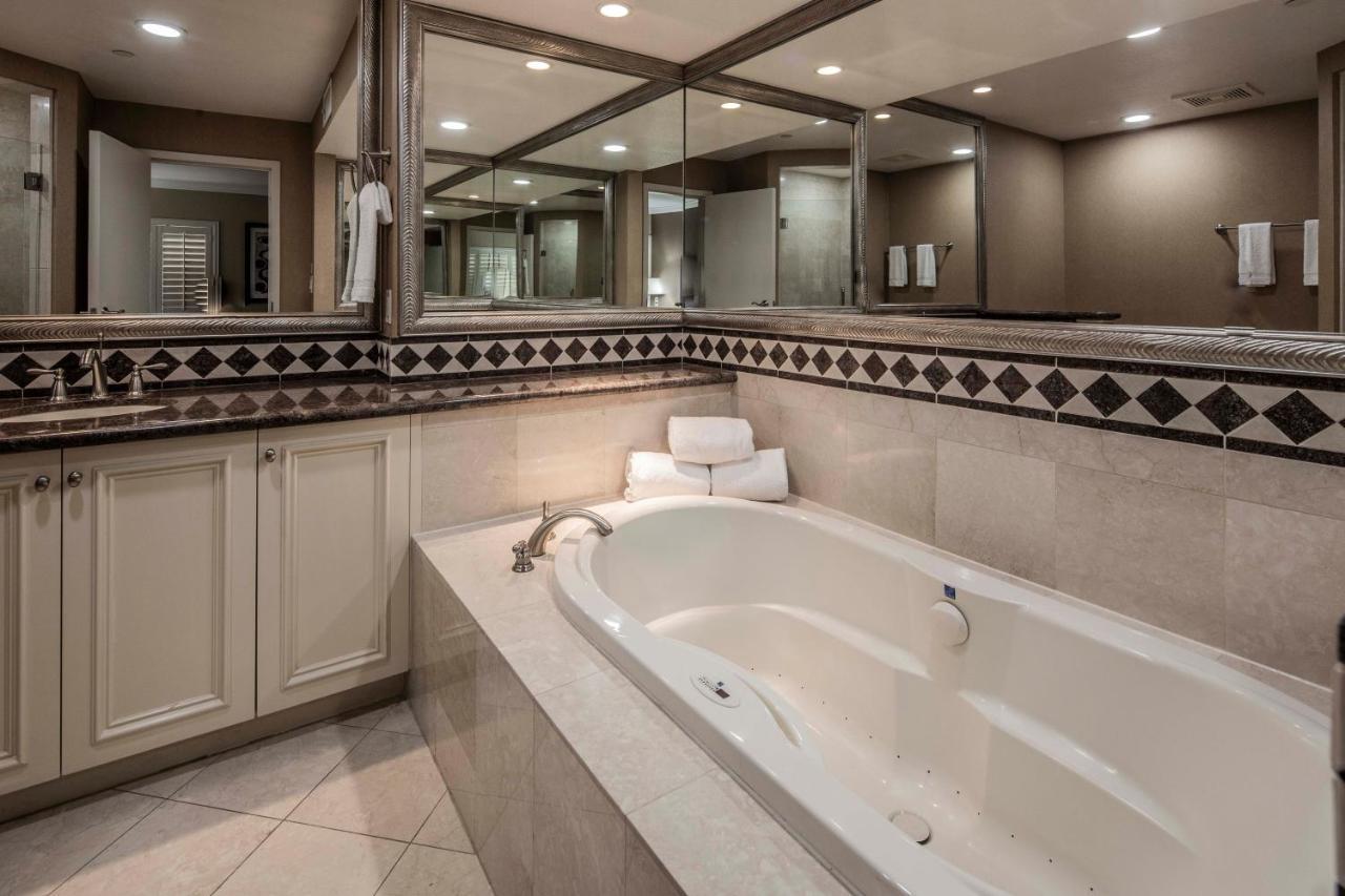 Deluxe King Suite (No Resort Fees + Free Parking)