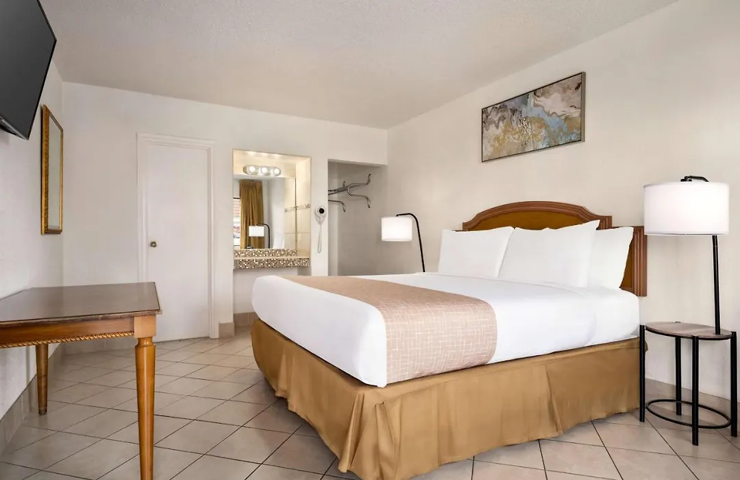 Travelodge By Wyndham Las Vegas-1