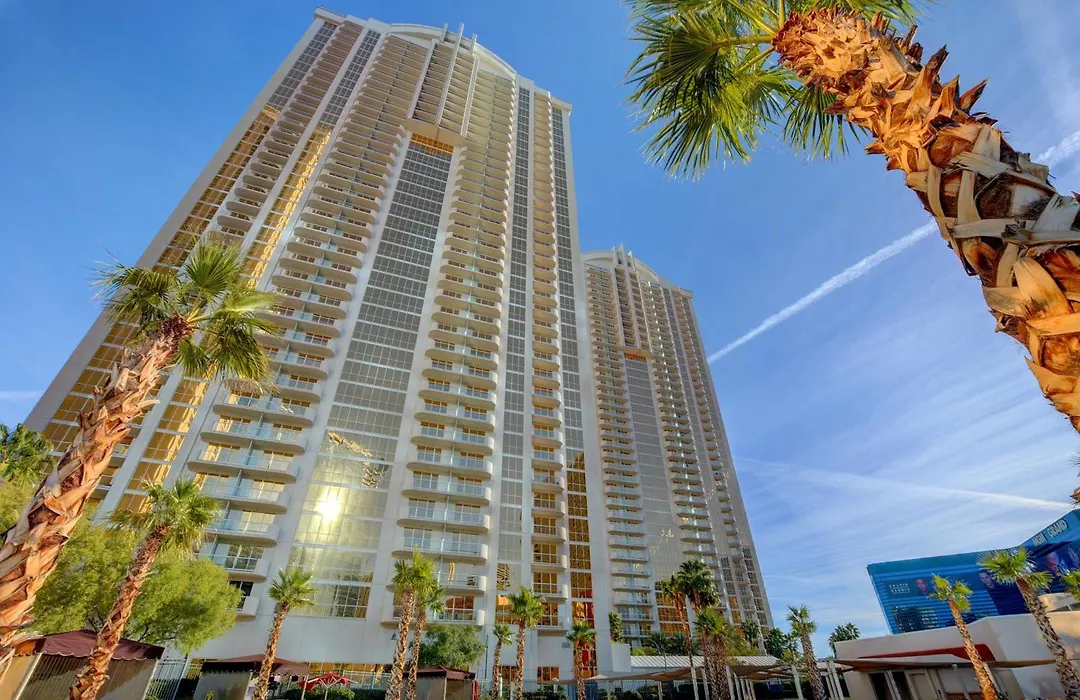 Panorama Vista Suite- 1Br 2Ba, Full Kitchen, Strip View, Balcony, Corner Unit-1