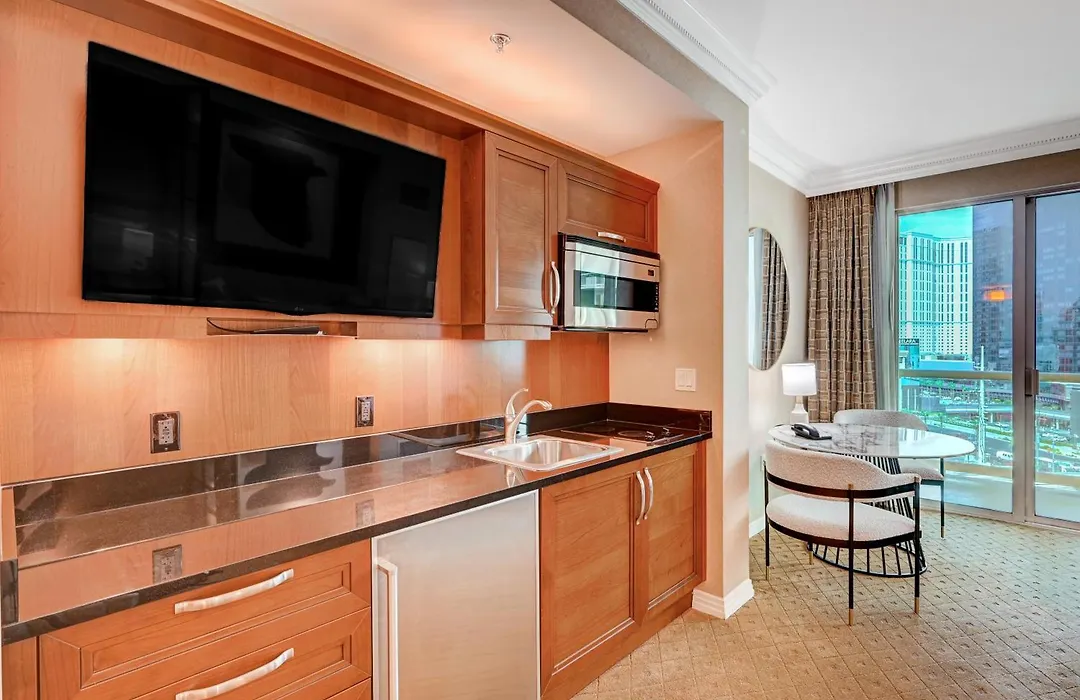 Amethyst Studio Suite Mgm Signature Strip View Balcony-1